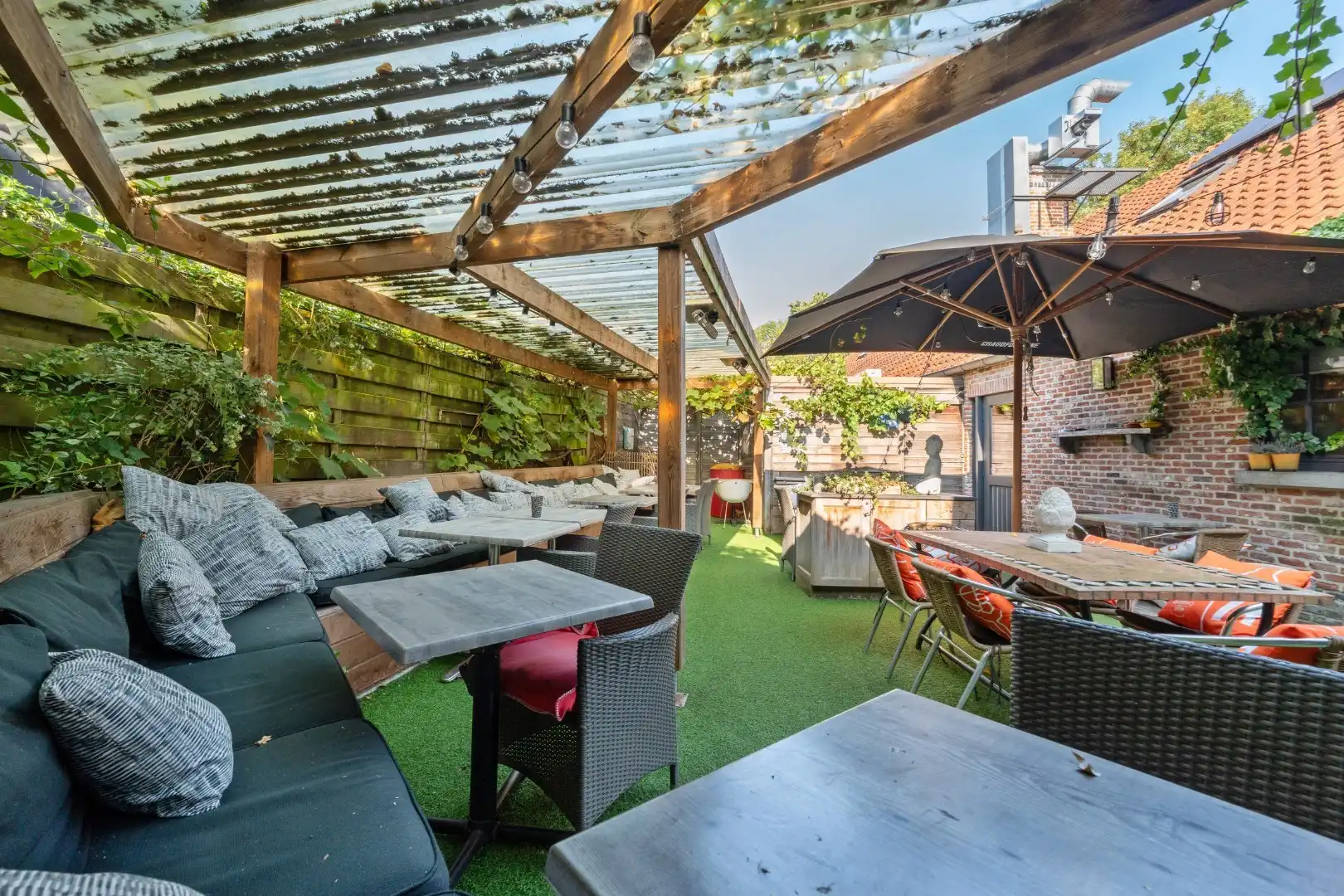 Handelspand met karakter aan het kanaal foto 19