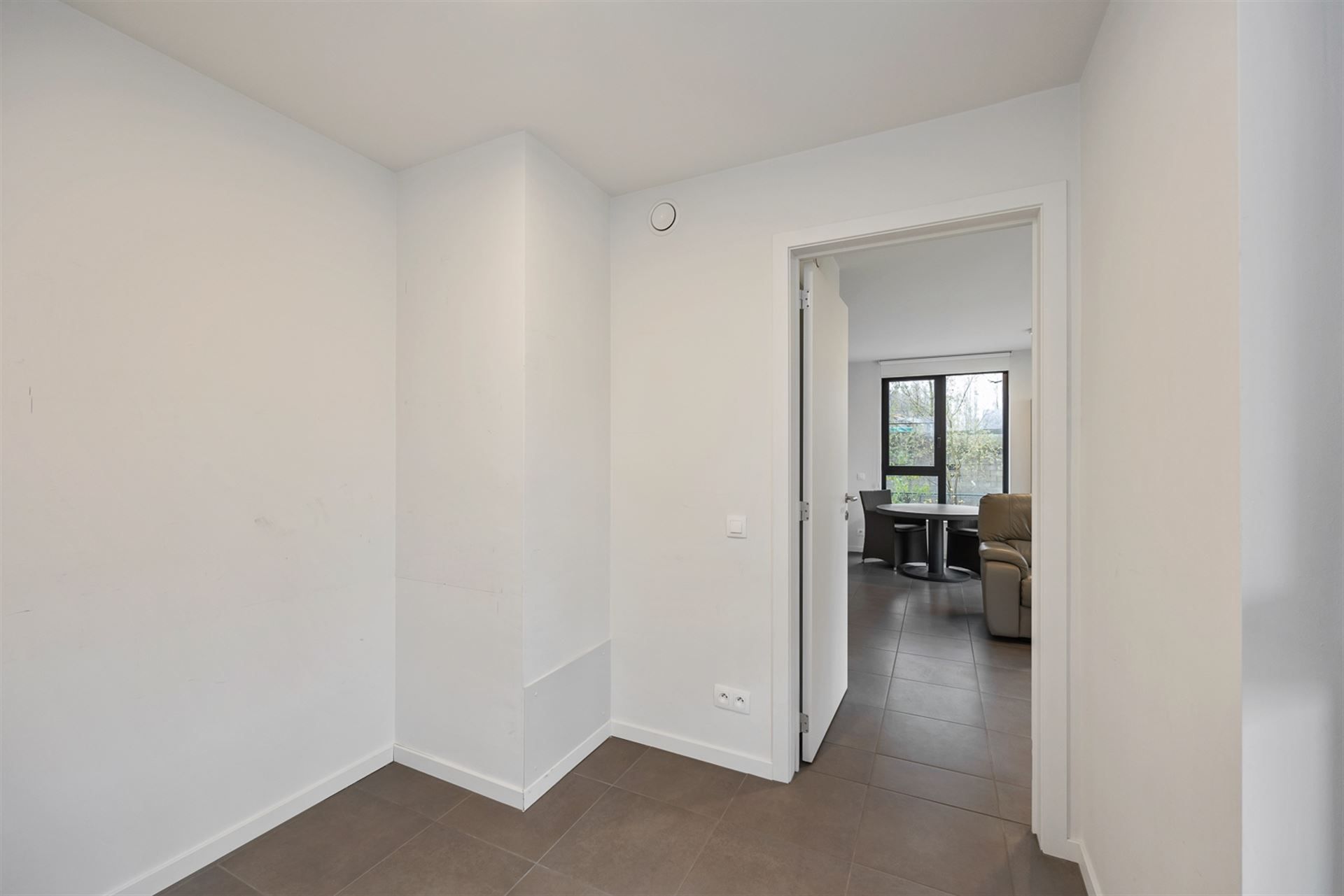 Instapklare Assistentiewoning met Terras In Kontich foto 12