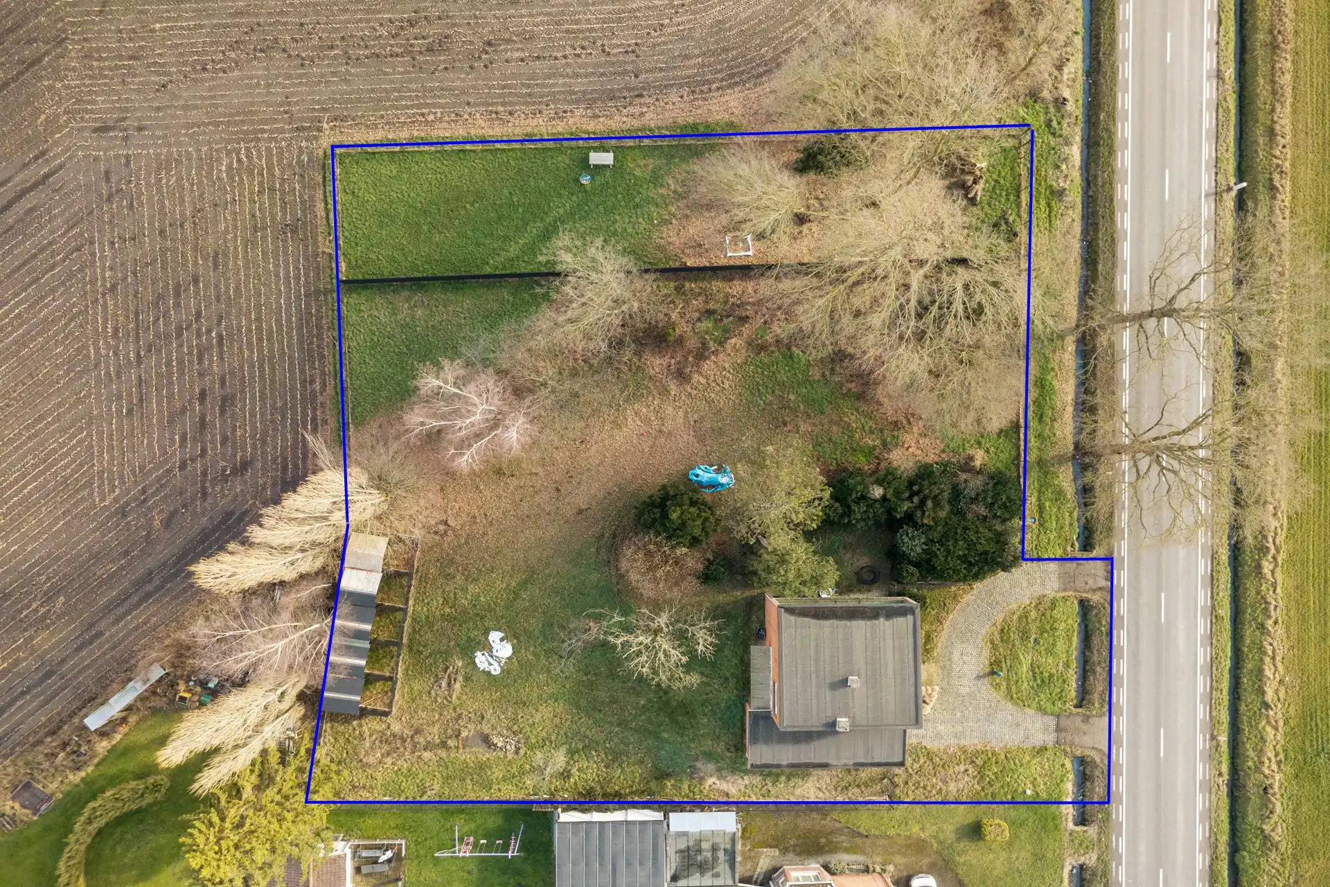 Hoofdfoto van de publicatie: Karaktervolle jaren ’60 woning op een riant perceel