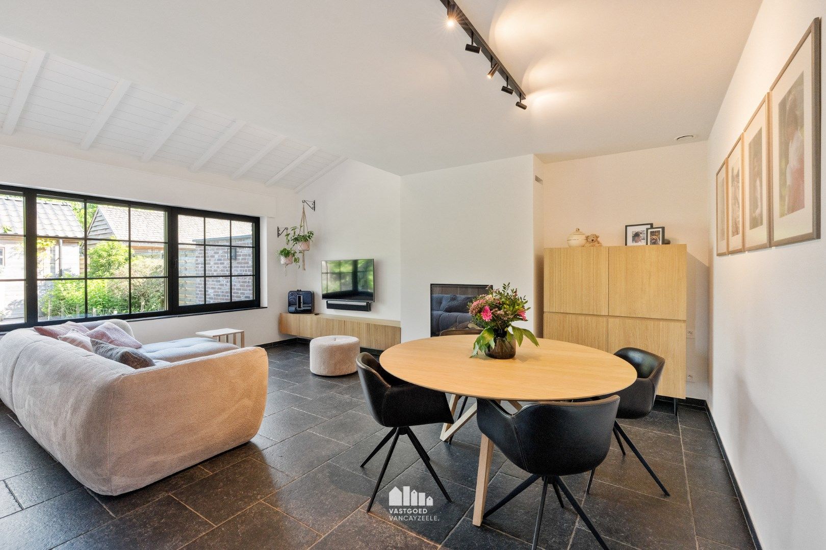 Recente kwalitatief afgewerkte woning met zonnige tuin en garage. foto 4
