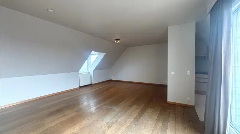 Prachtig Dakappartement met 2 slaapkamers en TERRAS te koop in Roeselare foto 5