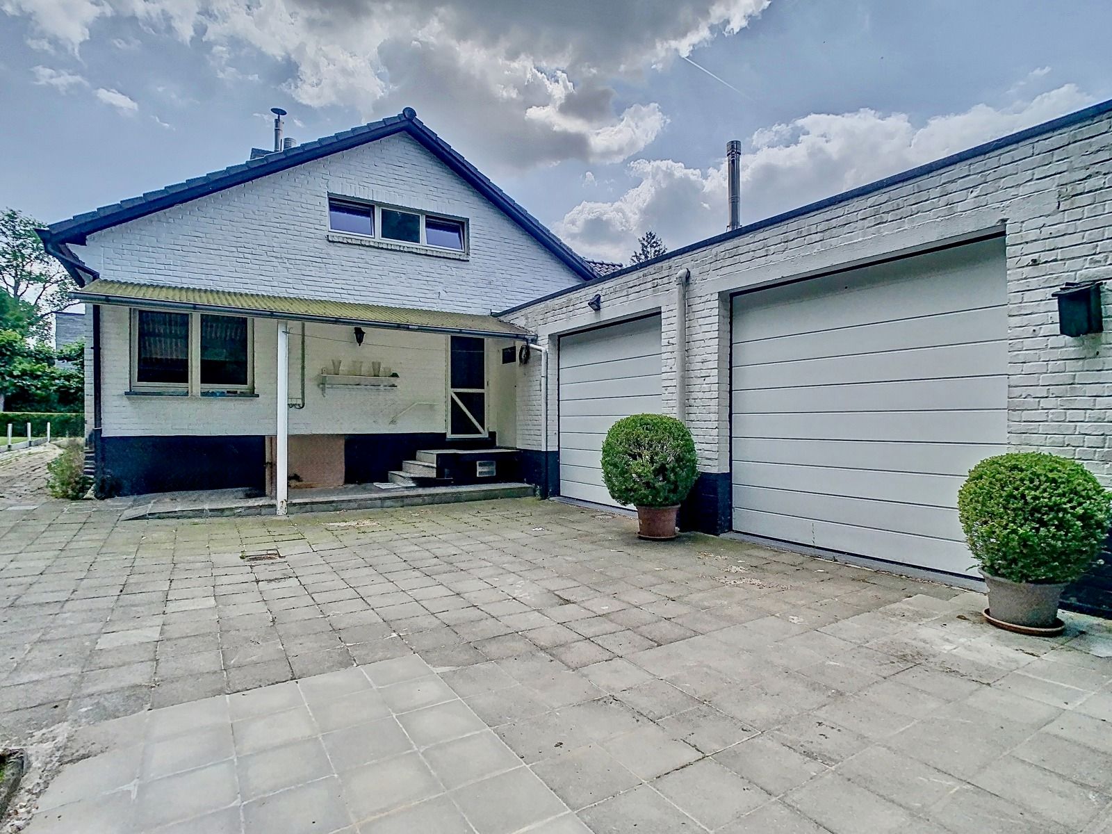 Woning met 2 SLPK, garages en riante tuin, op Toplocatie! foto 17