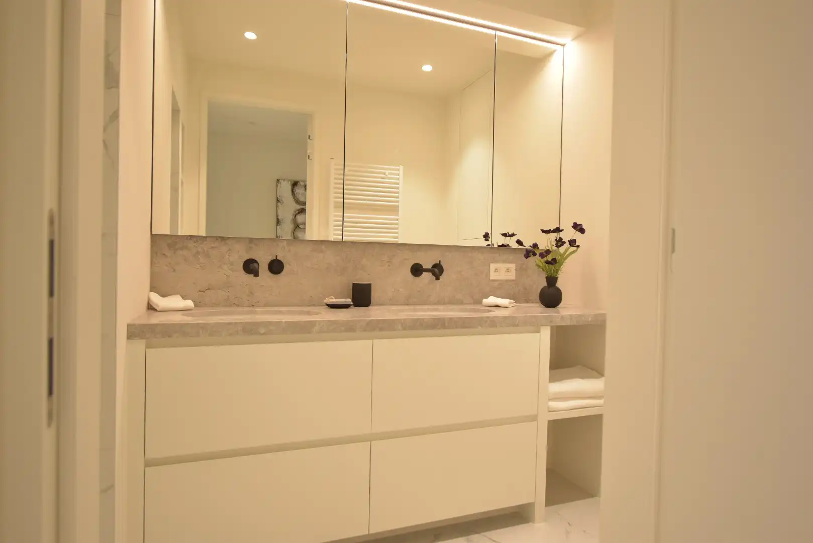 Gerenoveerd appartement met zijdelings zeezicht op een topligging in het Zoute foto 5