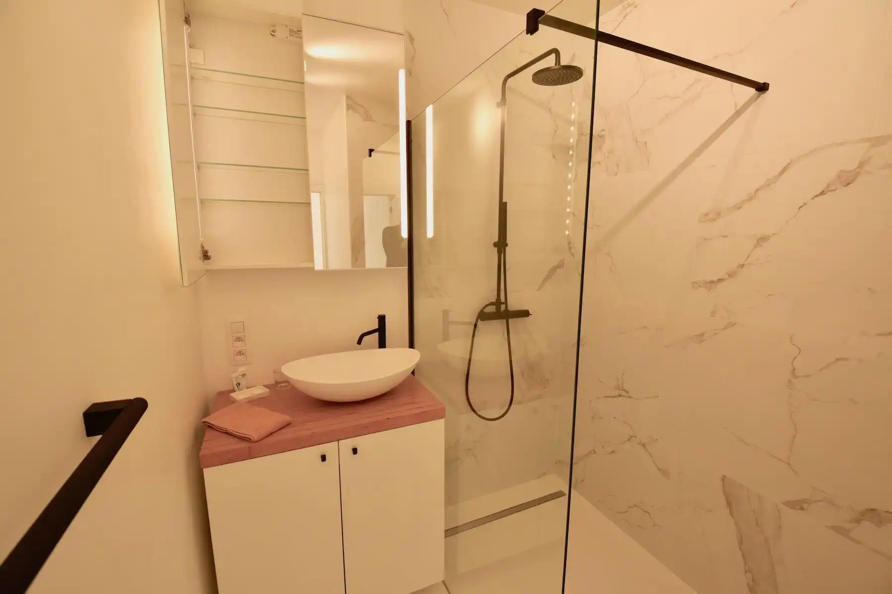 ANTWERPEN - gemeubeld twee-slaapkamer appartement  foto 9