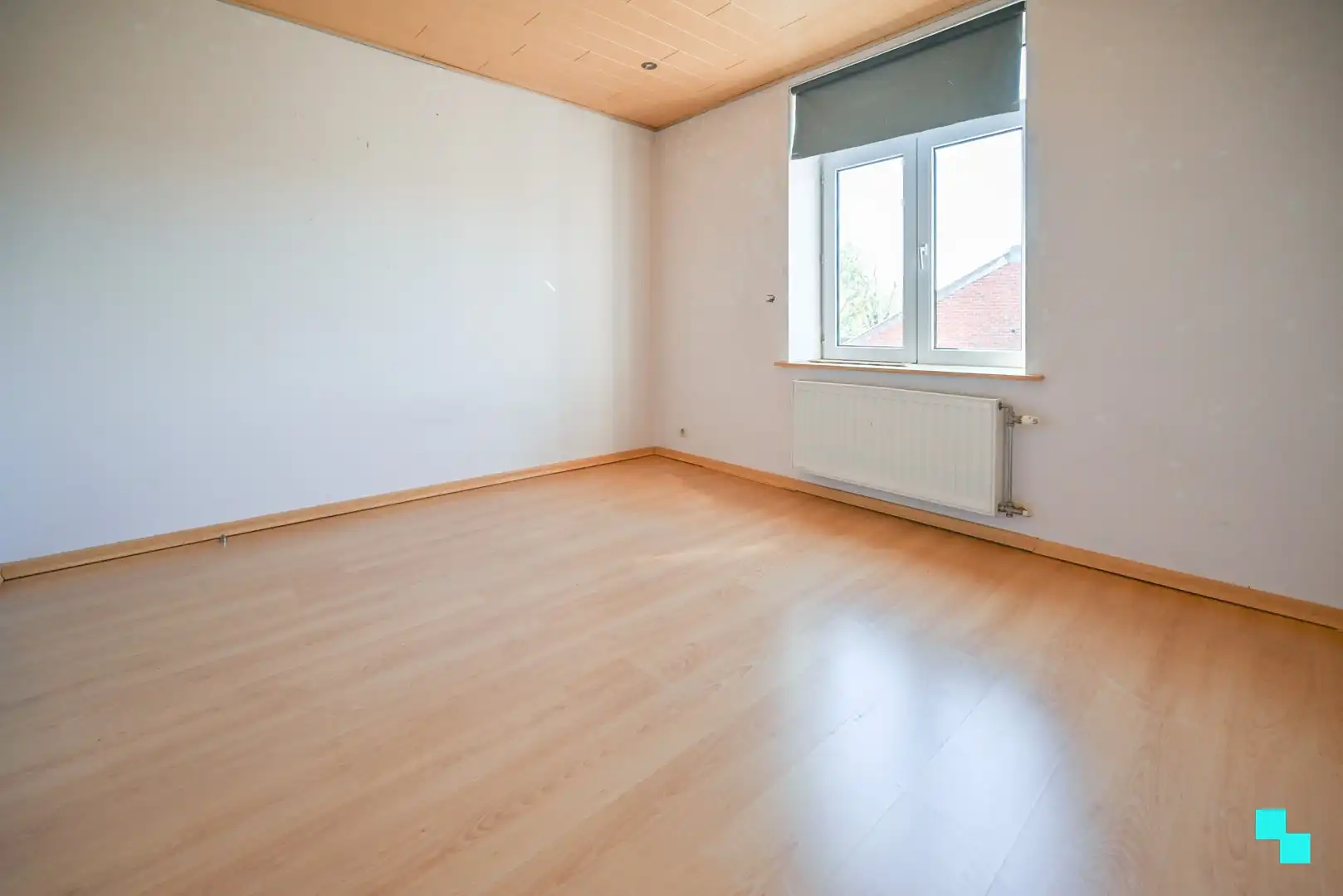 Riante halfopen woning met garage foto 29