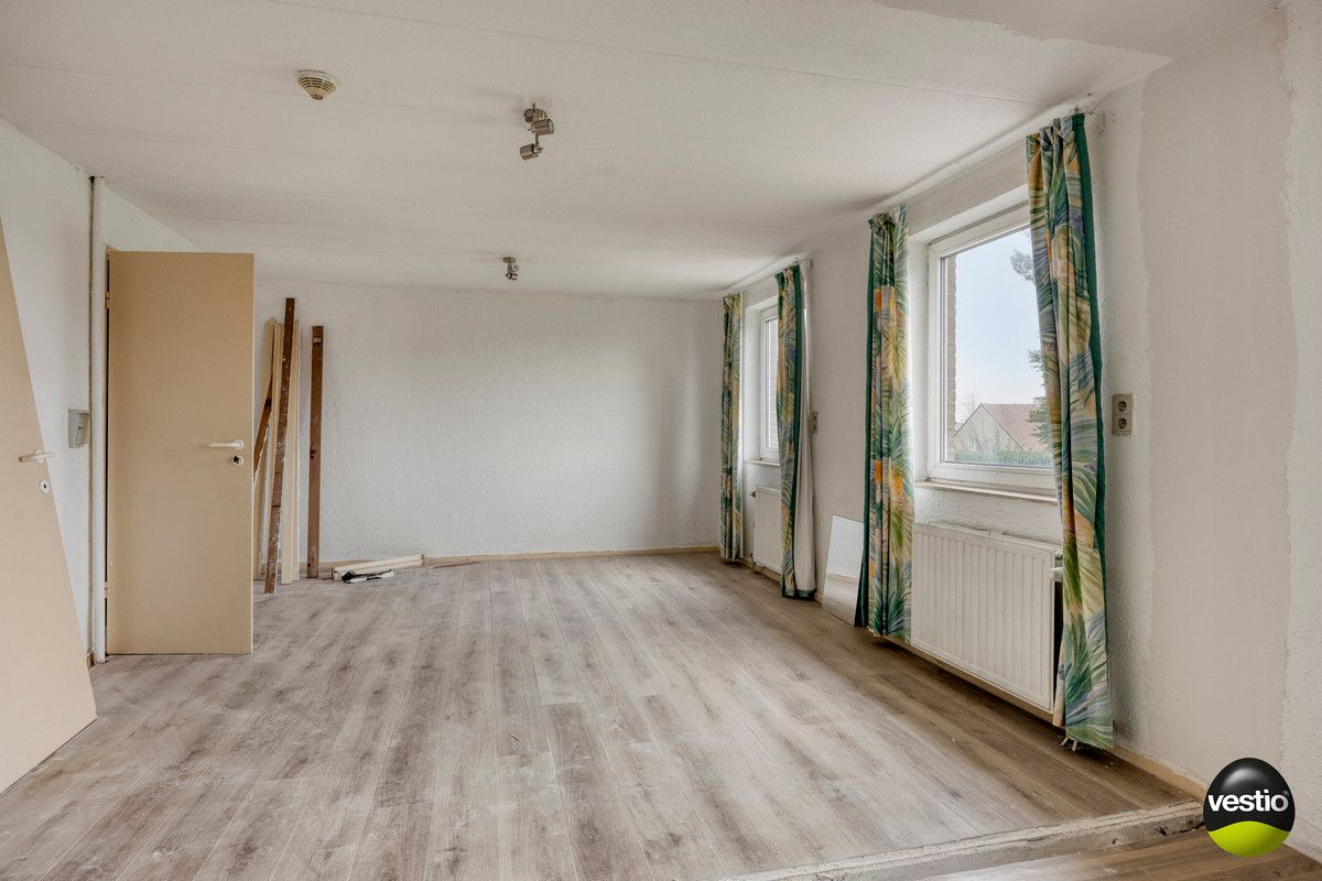 COMPLEX BESTAANDE UIT 14 TE RENOVEREN STUDIO'S MET UITBREIDINGSMOGELIJKHEDEN TE VELDWEZELT. foto 9