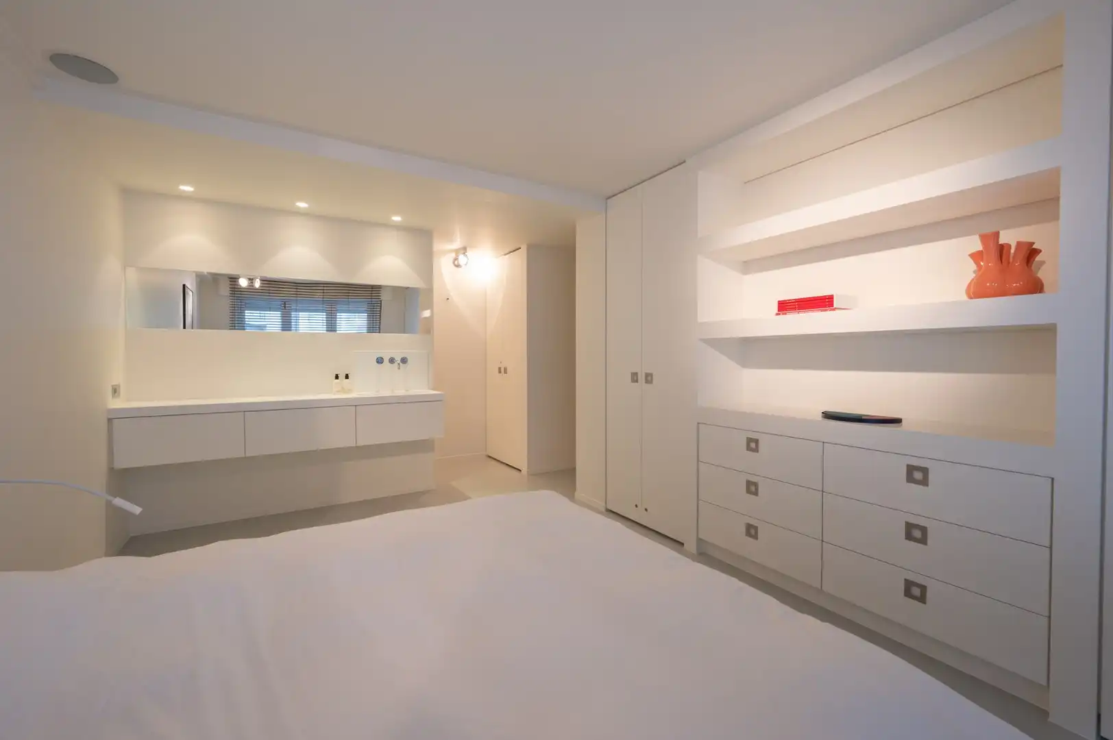 Instapklaar hedendaags hoekappartement rustig gelegen op enkele passen van de zee. foto 12