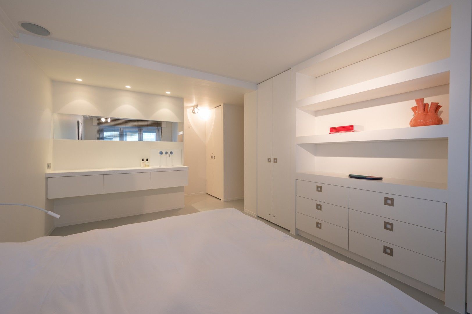 Instapklaar hedendaags hoekappartement rustig gelegen op enkele passen van de zee. foto 12