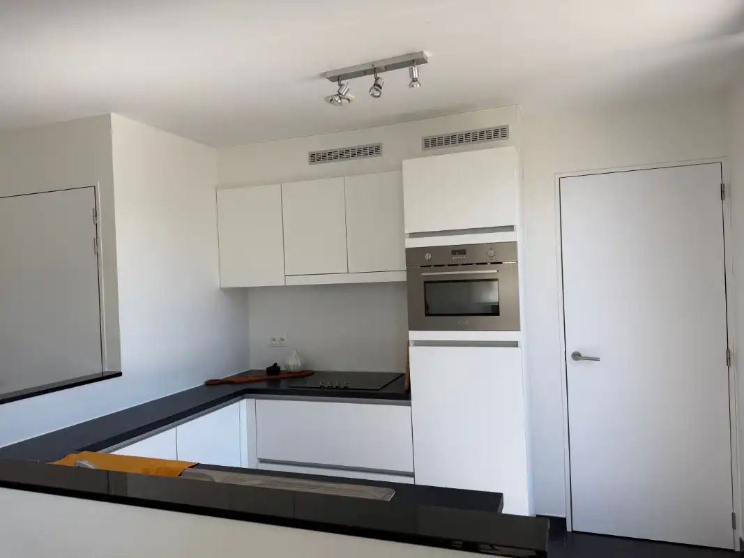 Recent appartement met twee slaapkamers met zeer groot terras en 2 autostaanplaatsen foto 6