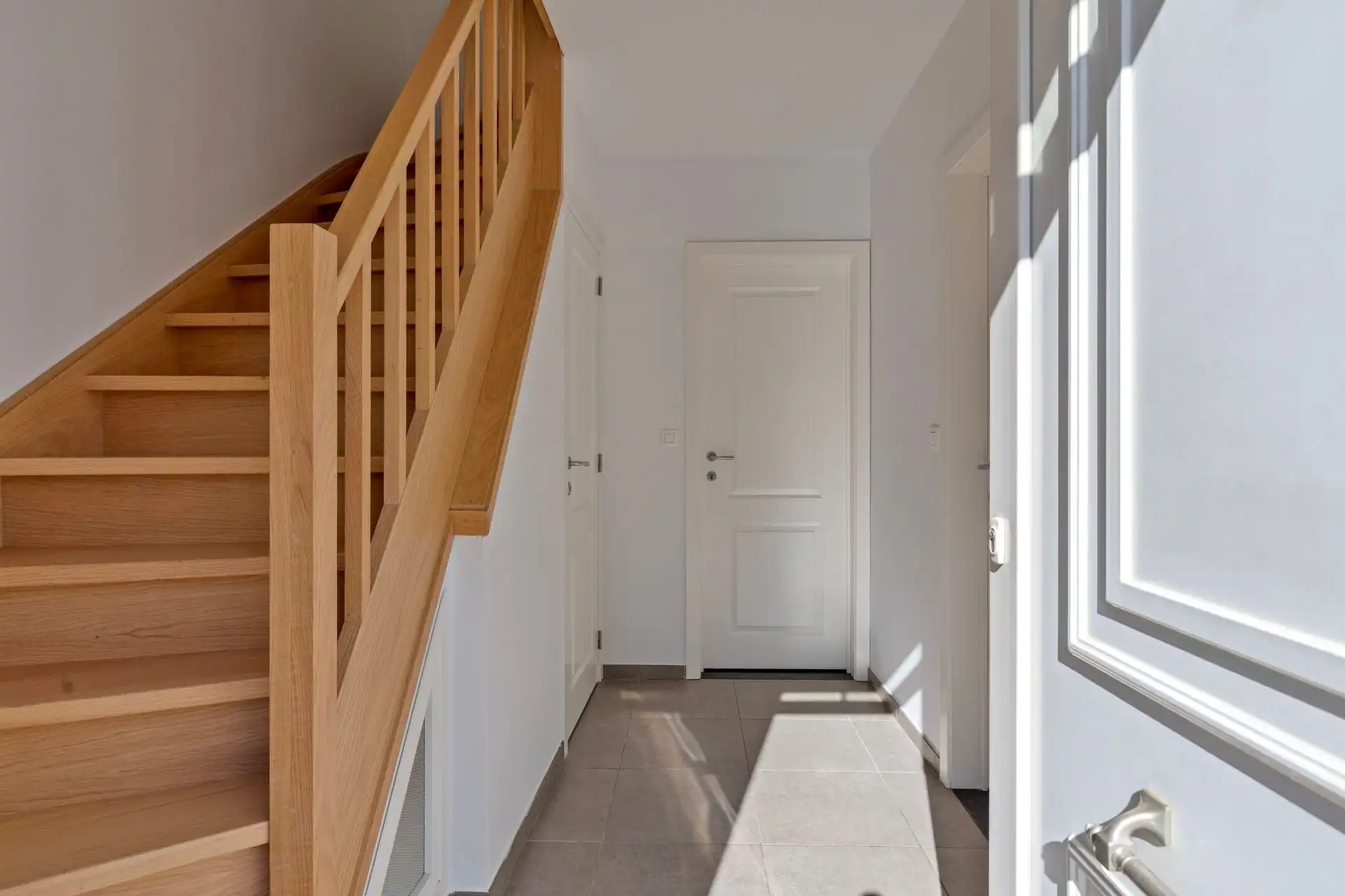 Nieuwbouw van 2012 in rustige straat foto 5