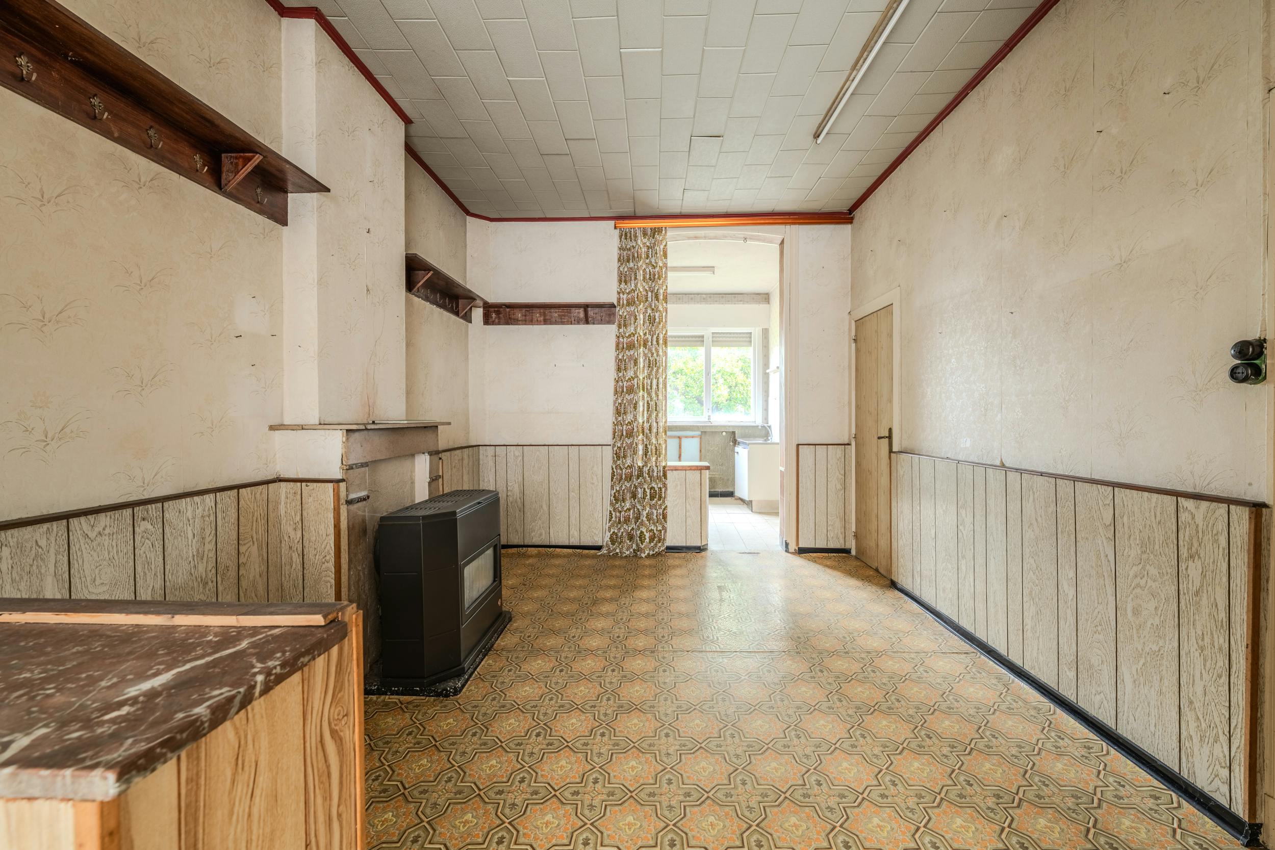 Te renoveren woning met 5 slaapkamers, tuin en garagebox te Middelkerke! foto 5