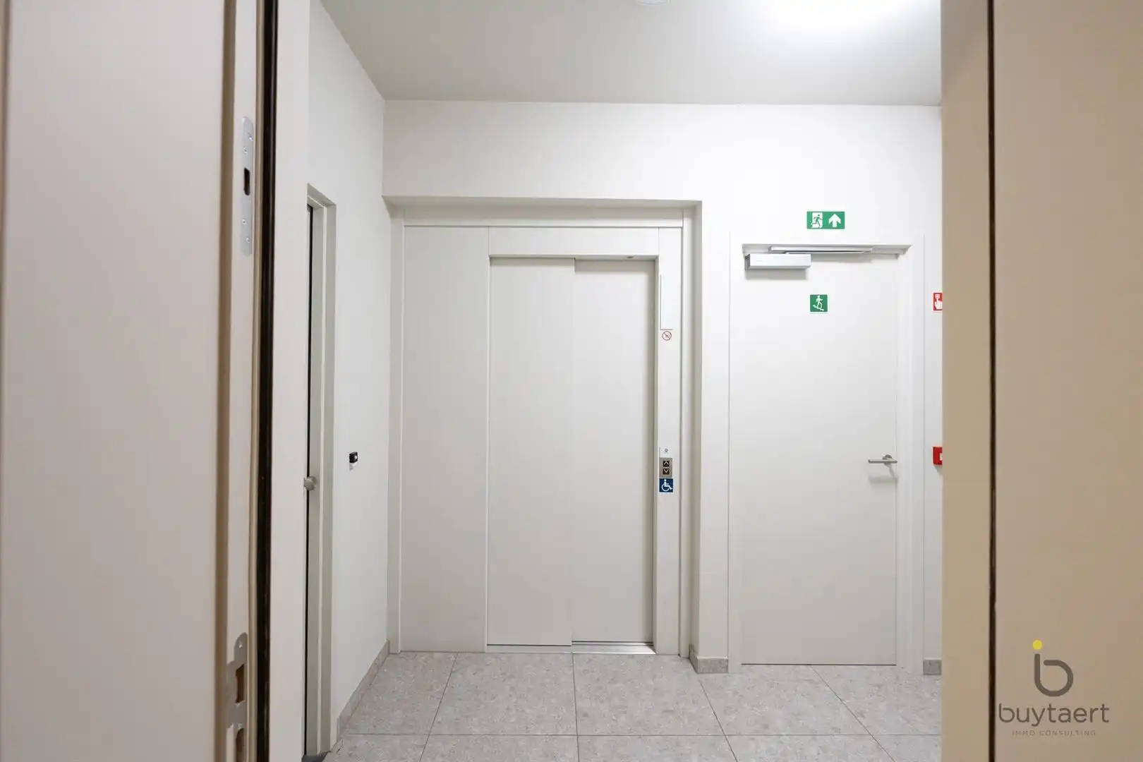 WONEN IN STIJL: een knap 2-slaapkamer appartement op de 3de verdieping met terras te Deurne-Zuid! foto 29