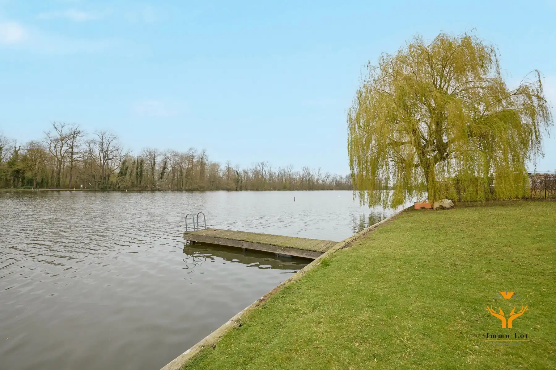 Ruim appartement met panoramisch zicht op het Donkmeer foto 17