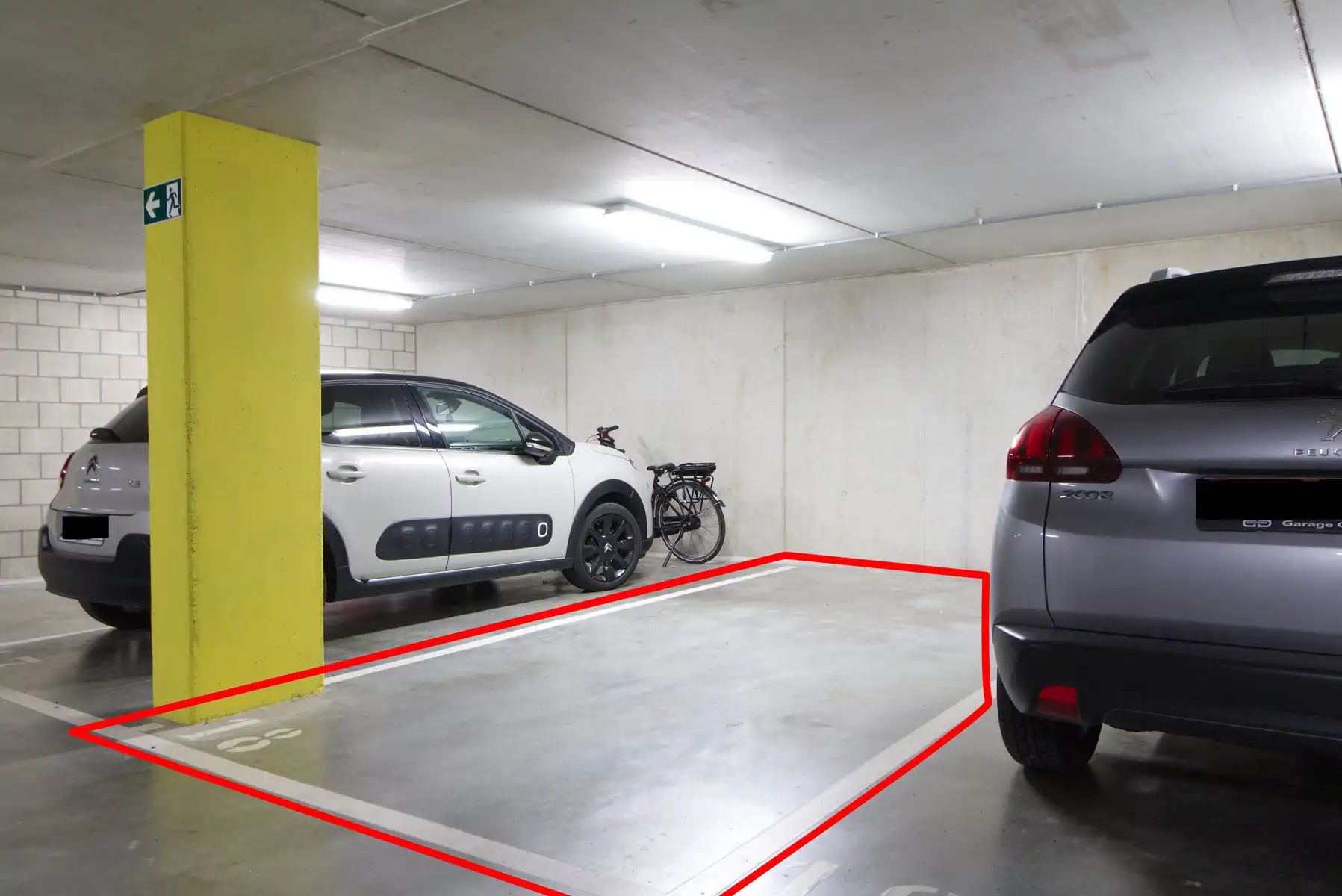 ONDERGRONDSE PARKEERPLAATS - CENTRUM - VEILIG - AUTOLIFT foto 4