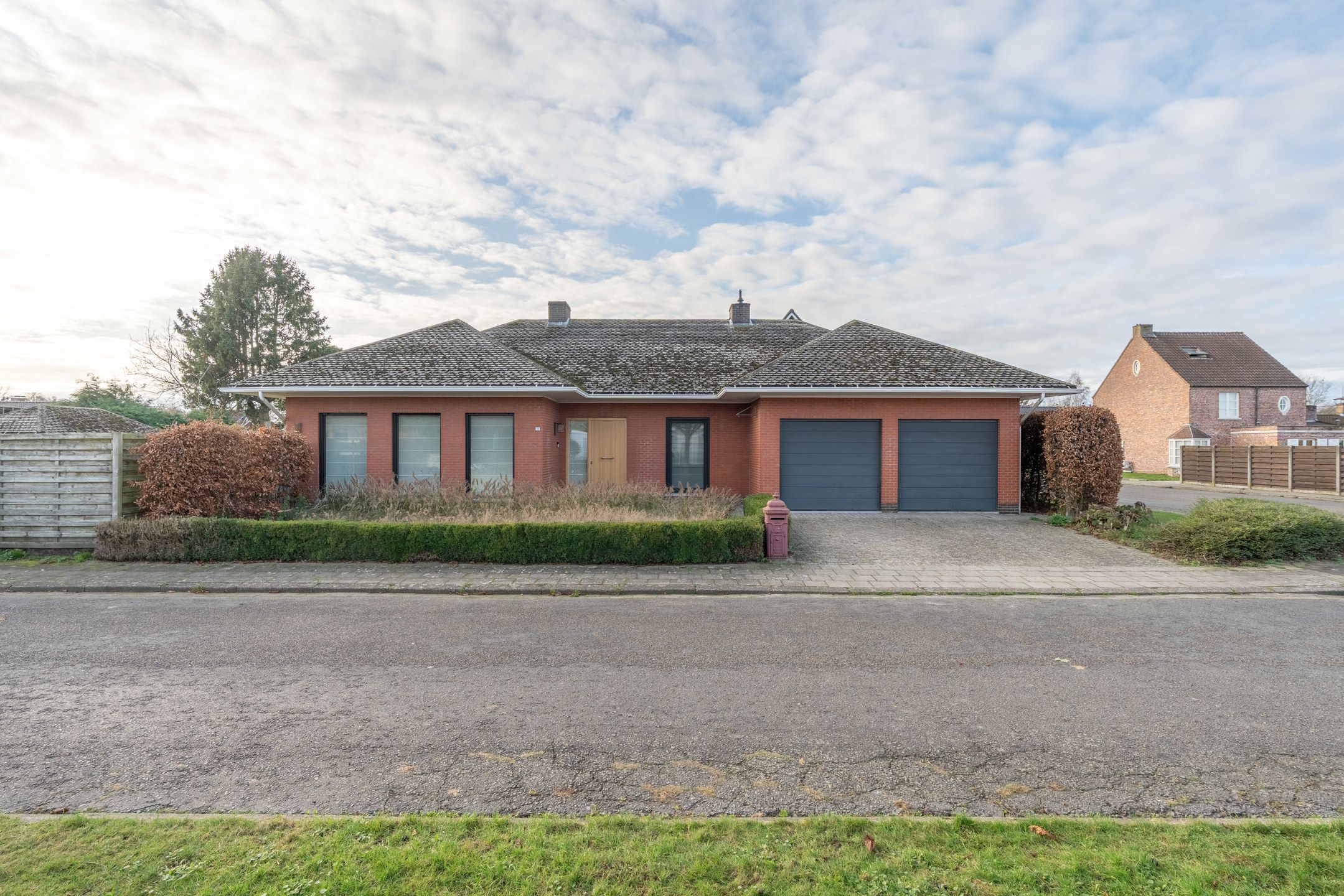 Instapklare woning met 3-4 slpks in rustige wijk te Turnhout foto {{pictureIndex}}