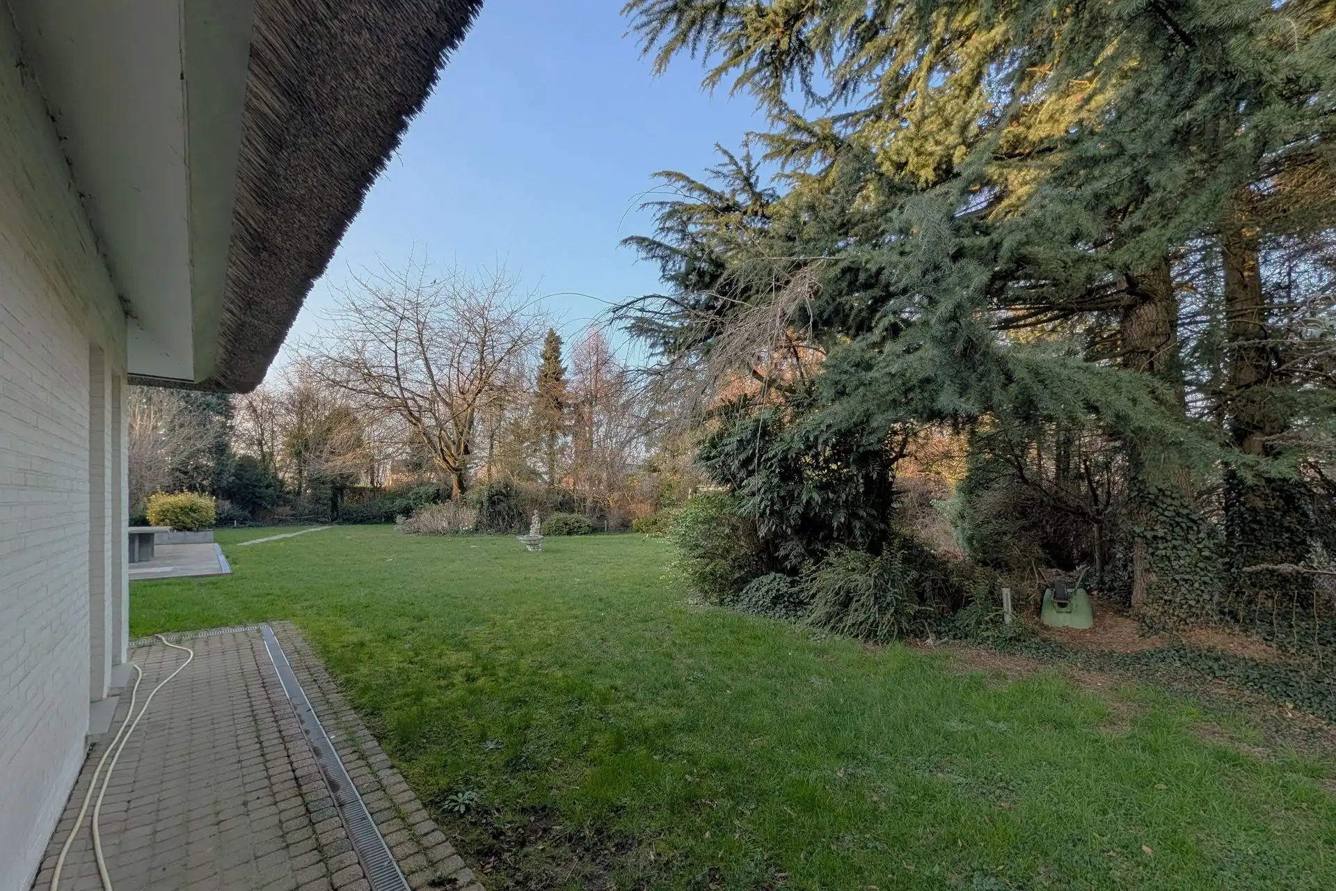 Verzorgde villa met 4 slpk. en veel privacy nabij de grens met Maastricht (NL) foto 6