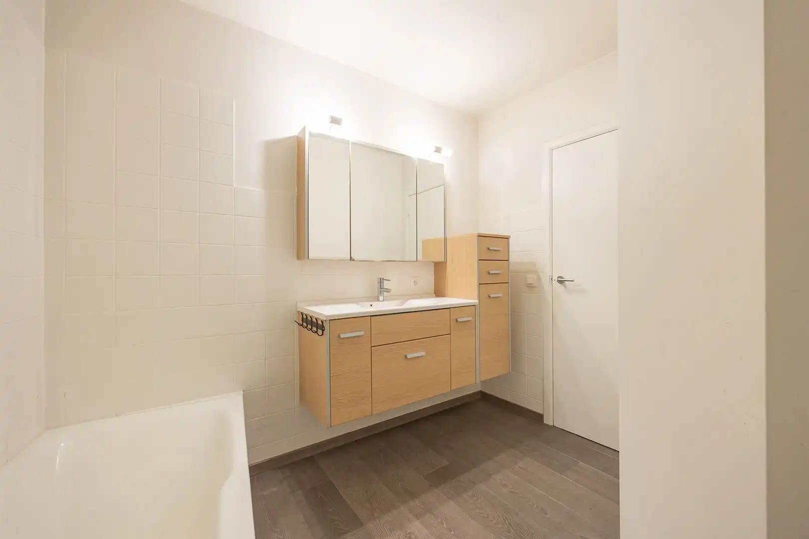 Glkvl. appartement met 2 ruime slaapkamers en garage! foto 12