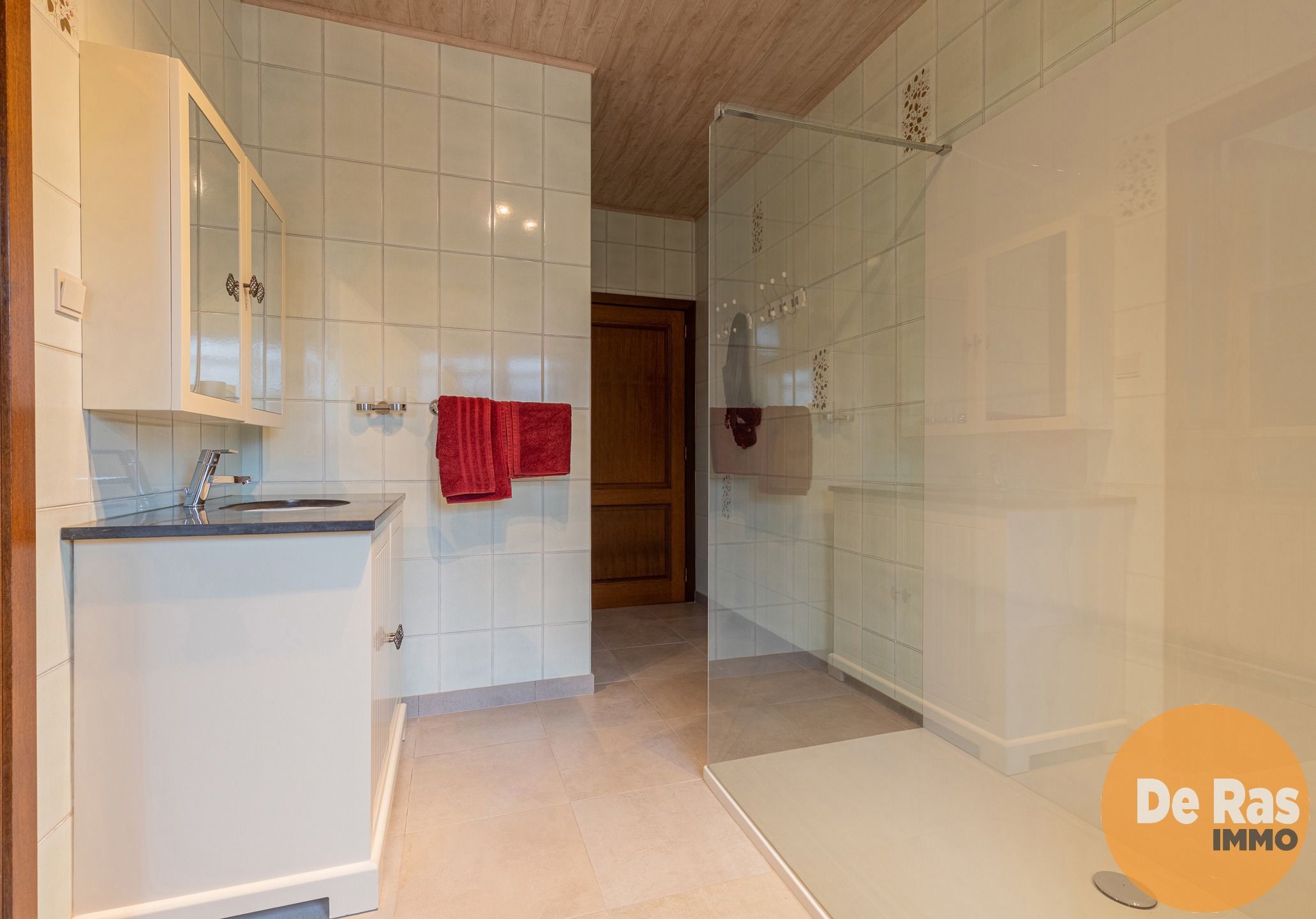 HILLEGEM - Mooie bungalow in rustige woonwijk op toplocatie foto 11