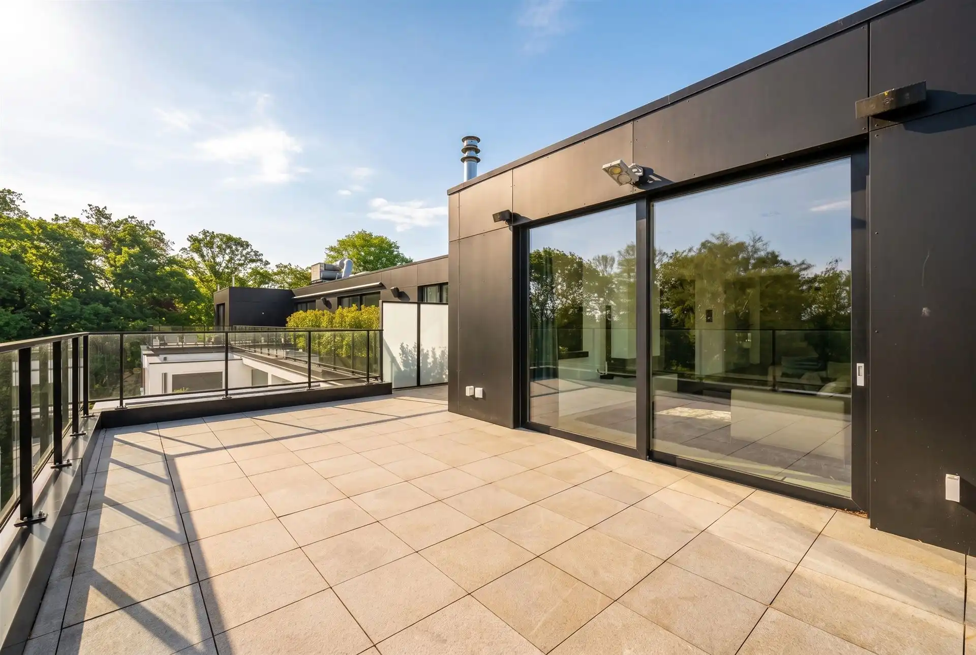 Topgelegen lichtrijke penthouse met prachtig terras foto 19