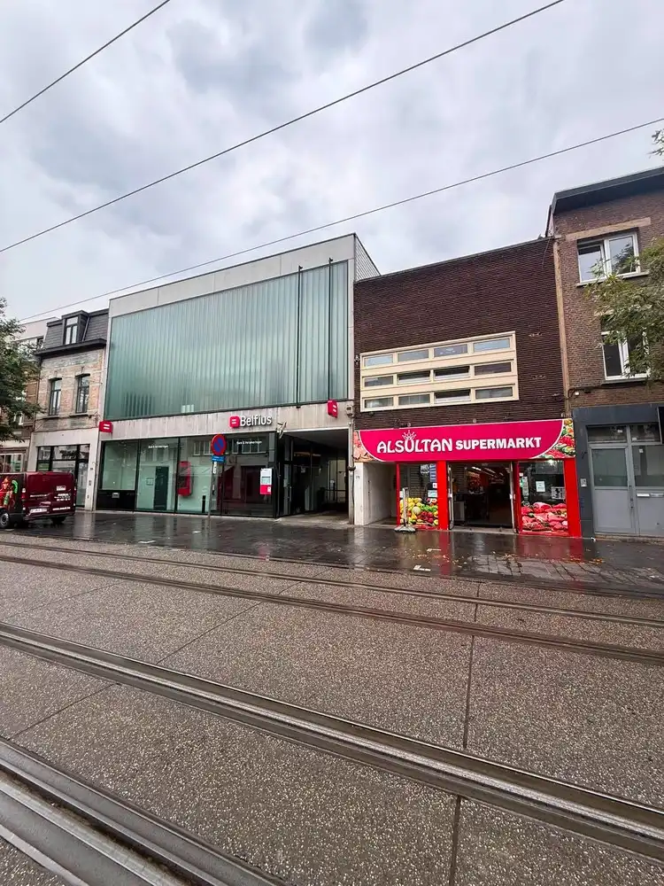 COMMERCIEEL GELIJKVLOERS 741M2  + APPARTEMENT. foto 9