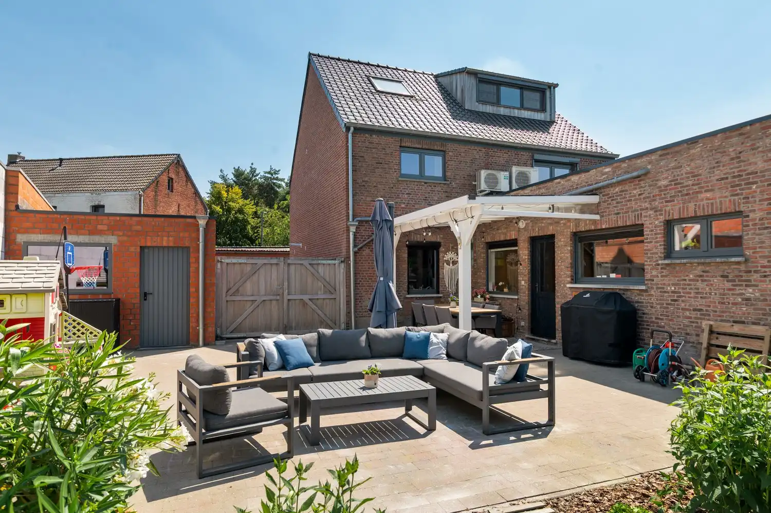 Gerenoveerde HOB met 3 slpkrs, aparte garage en leuke tuin in centrum van Rijmenam foto 10