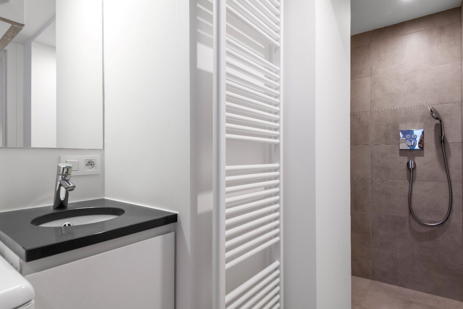 Instapklaar appartement met 2 slaapkamers op de ZEEDIJK ter hoogte van het Driehoeksplein.  foto 18