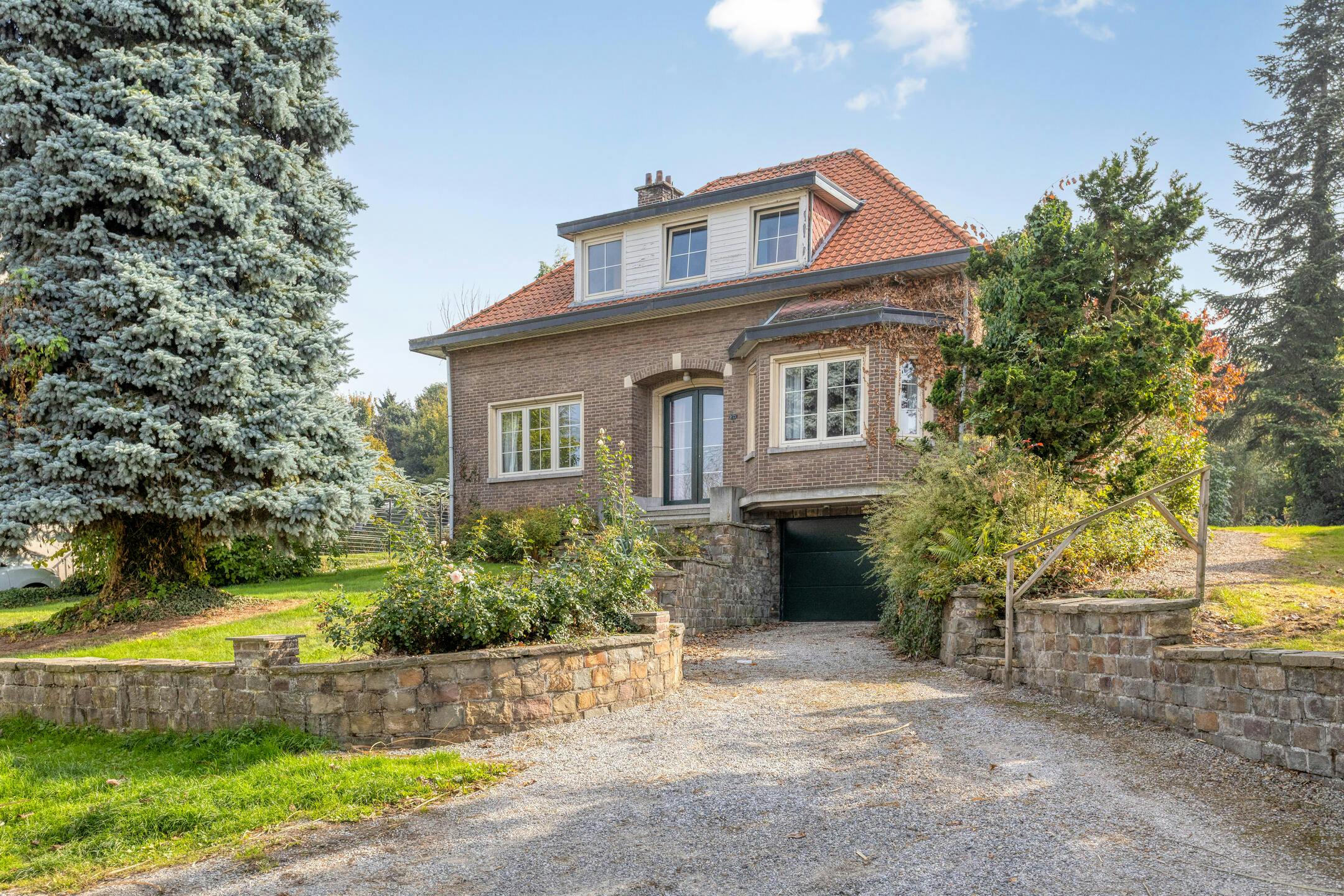 Te Renoveren viergevelwoning op 23are op een top locatie in Grimbergen! foto 2