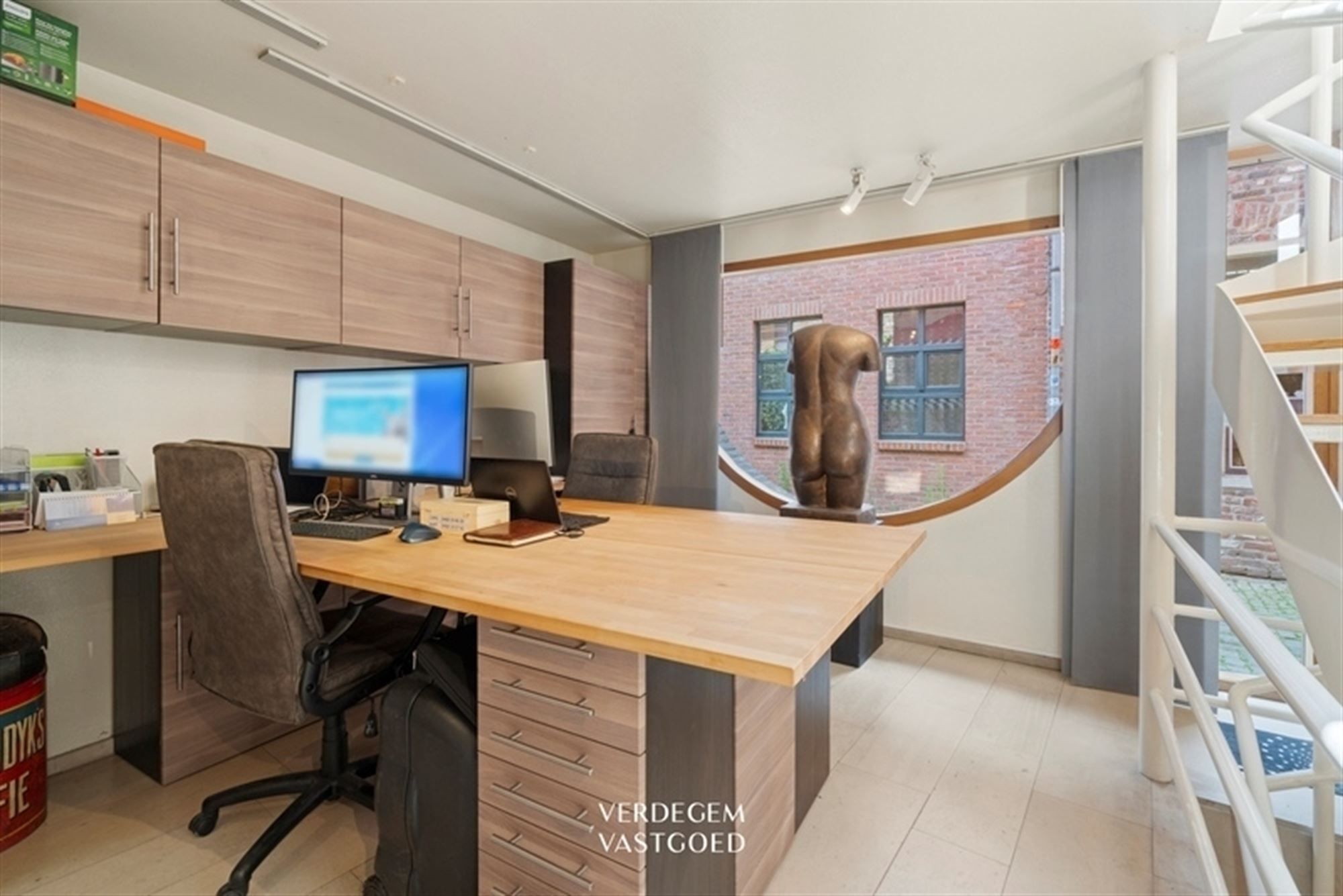 Prachtig historisch pand met handelsruimte en woonst in Patershol foto 10