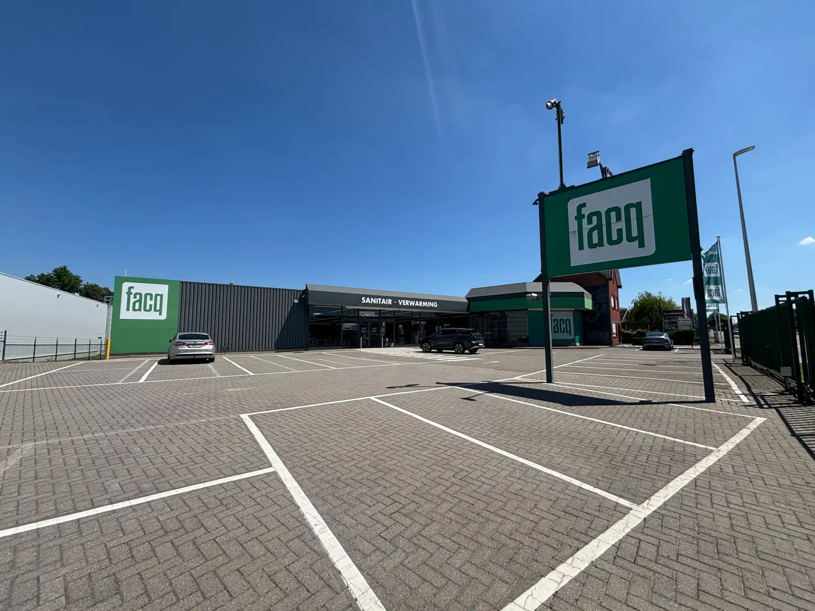 Handelspand 1.700 m² te huur Tongeren zichtlocatie foto {{pictureIndex}}