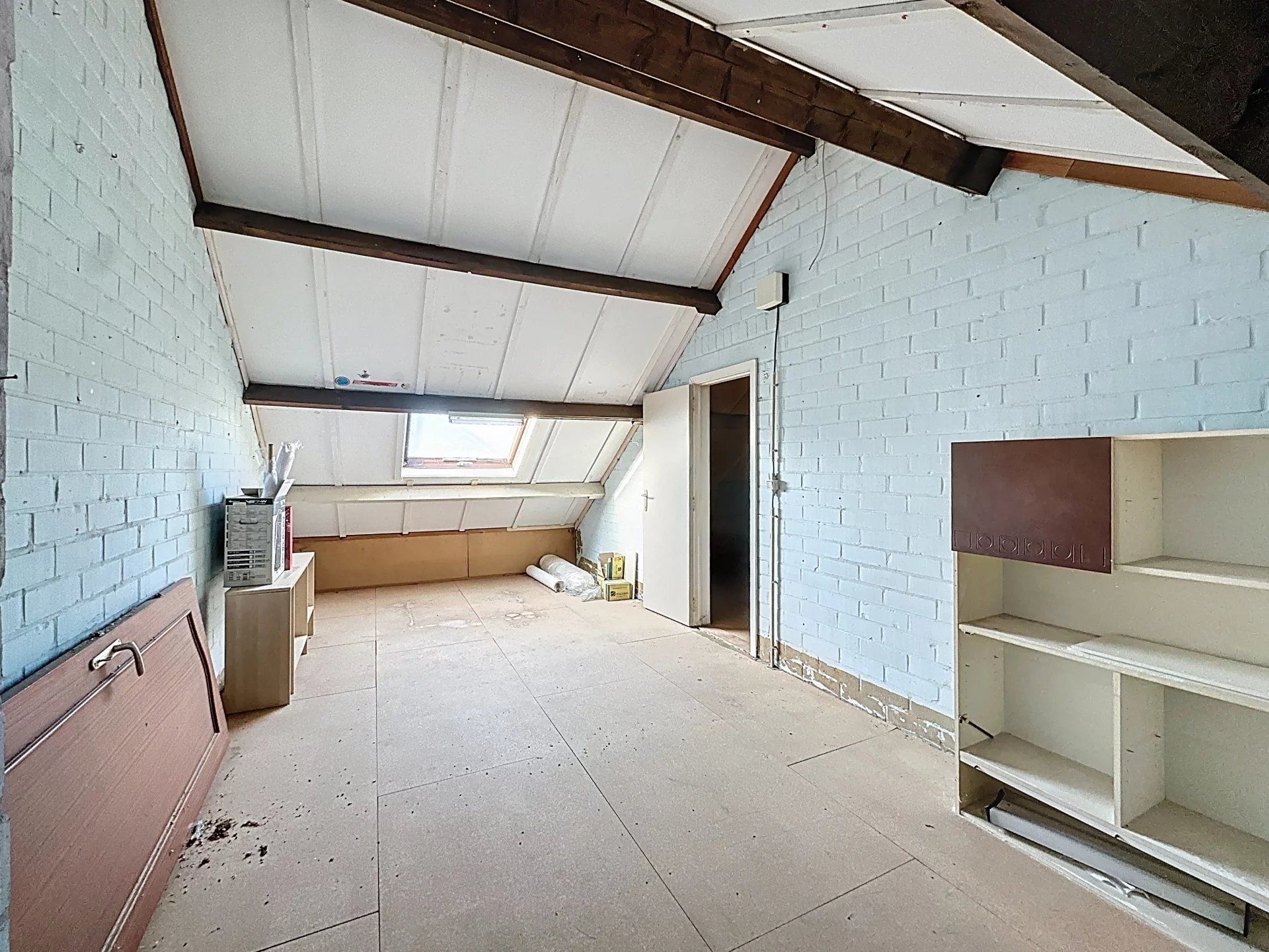 Recent gerenoveerde woning met 3 ruime slaapkamers en kleine tuin vlakbij het centrum. foto 25