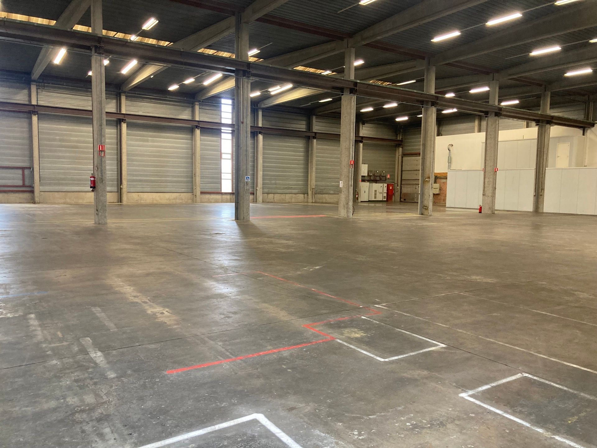 Bedrijfsgebouw met kantoren in Houthalen foto 10