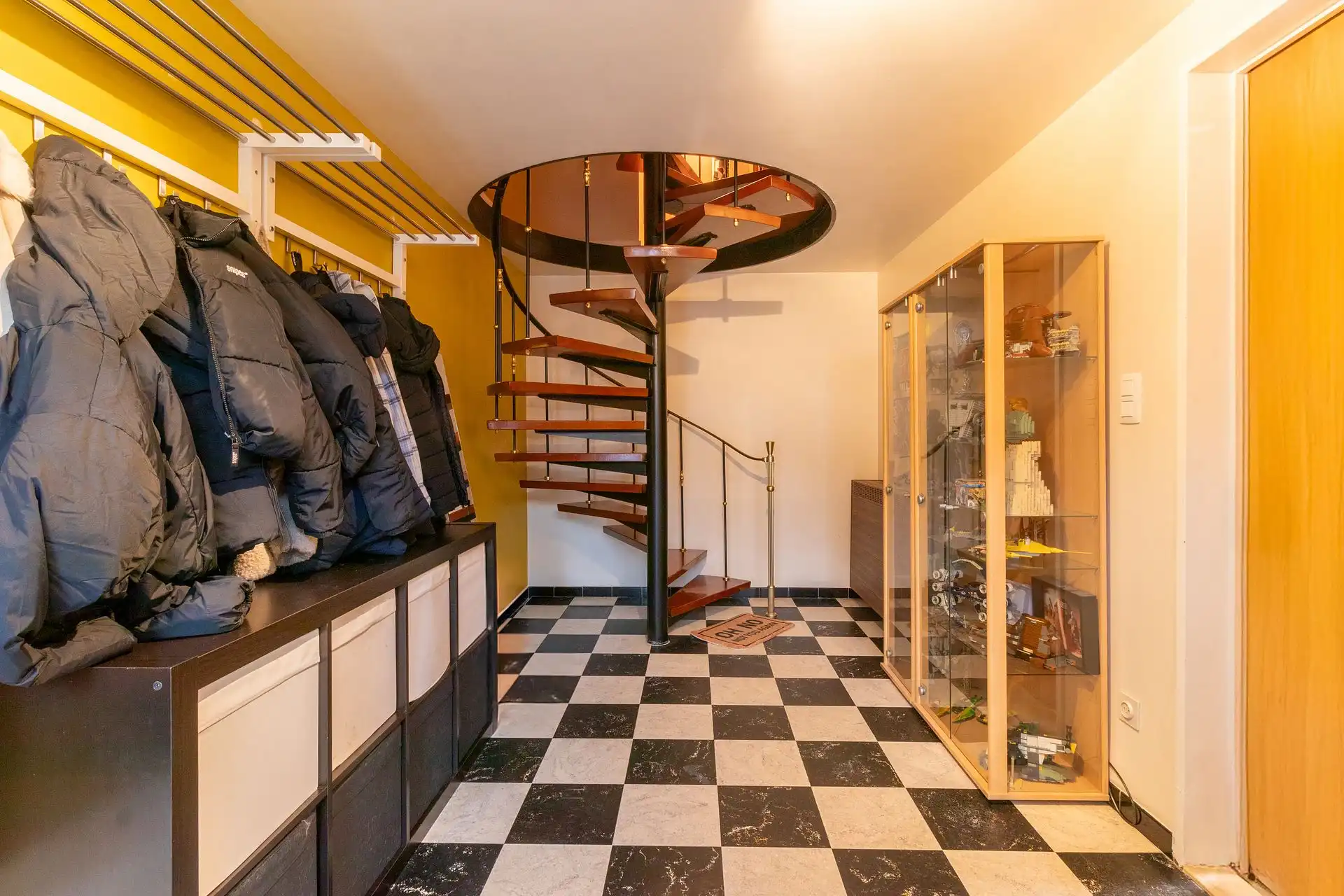 Bel-etage woning met zes slaapkamers en tuin foto 2