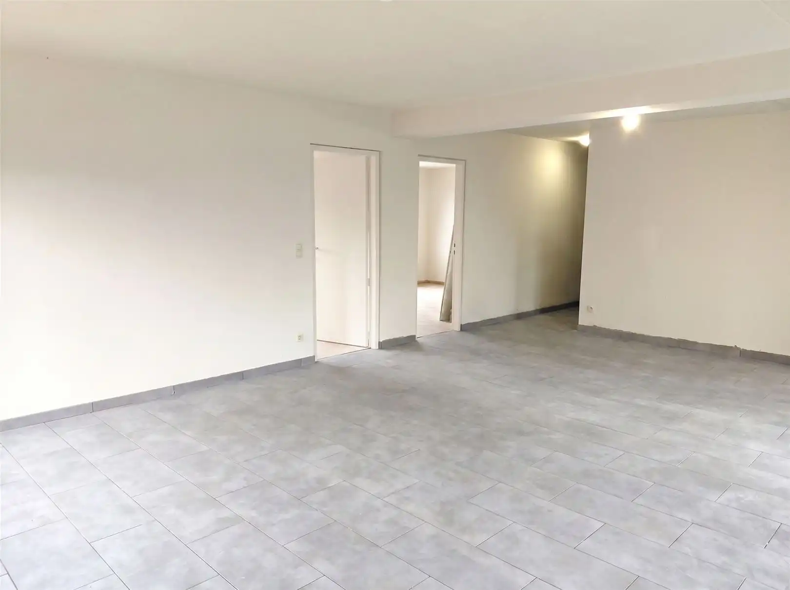 TE HUUR: Appartement met 2 slaapkamers en terras te Beverlo! foto 4