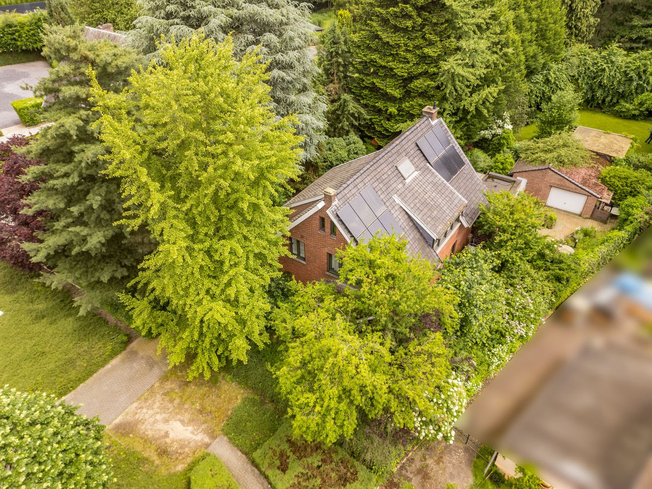 Karaktervolle woning met groene tuin (13,82 are!) foto 2