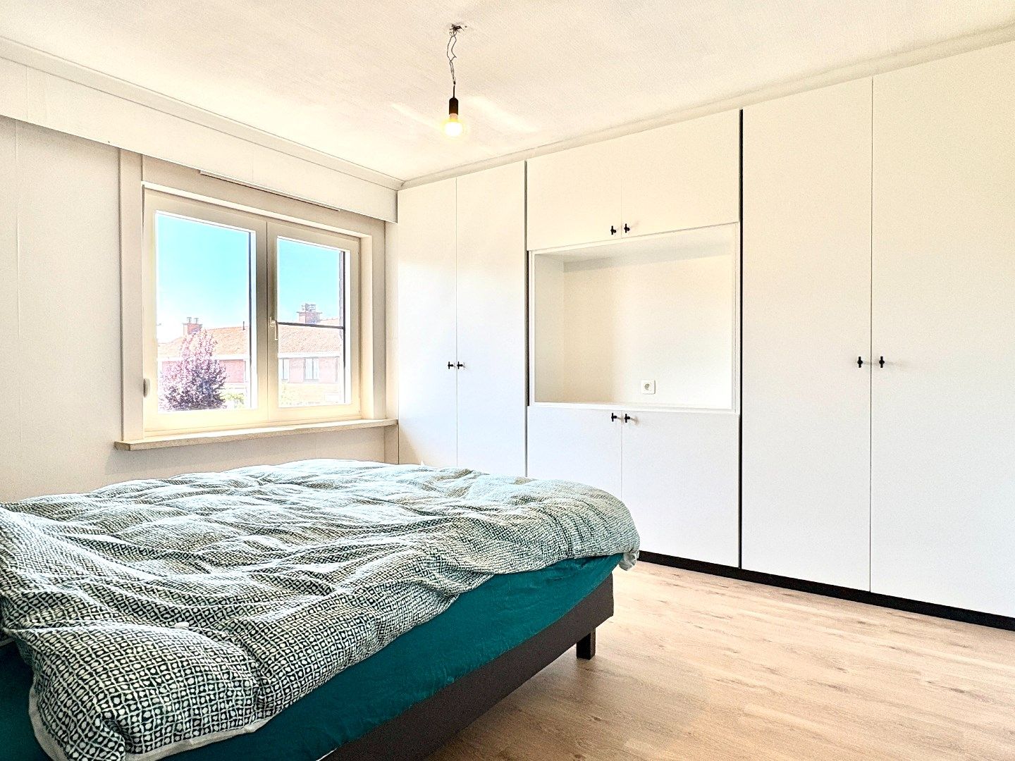 Rustig gelegen woning in een doodlopende straat met tuin en garage foto 7