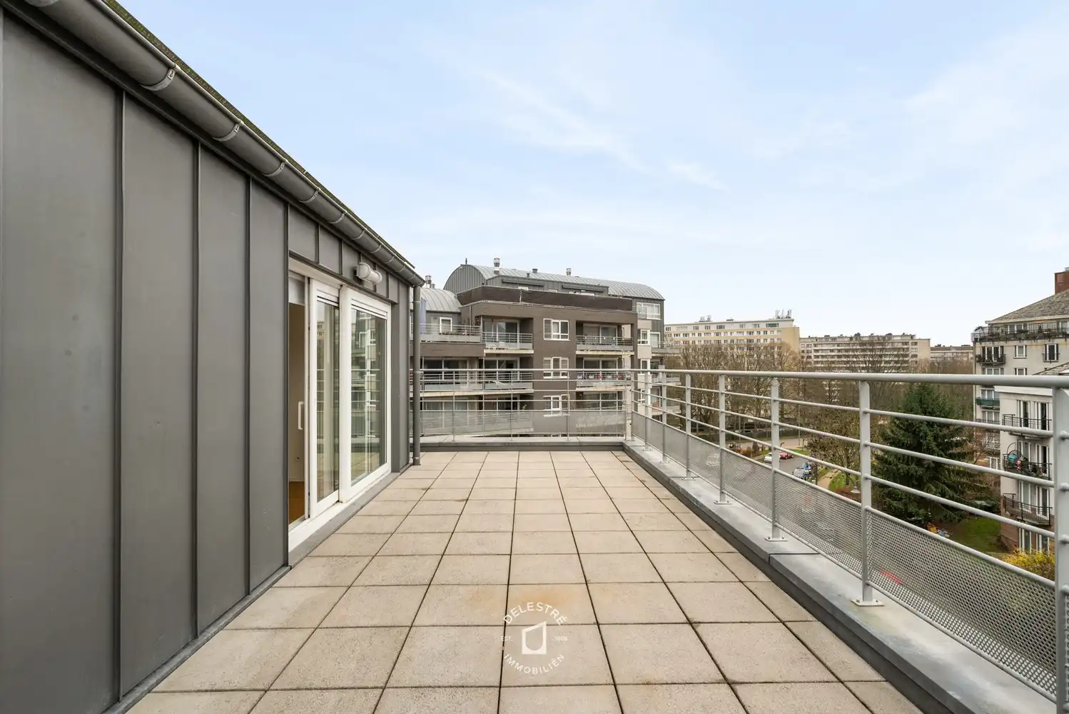 ** IN OPTIE ** ZALIGE ZONNIGE PENTHOUSE + GIGA TERRAS VAN 42 M2 EN 2 PARKINGS + KELDER foto 4