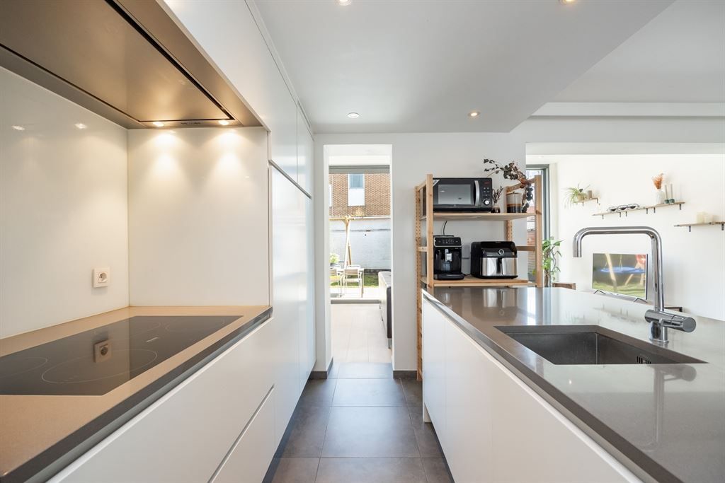 Instapklare woning met garage en gezellige tuin foto 6