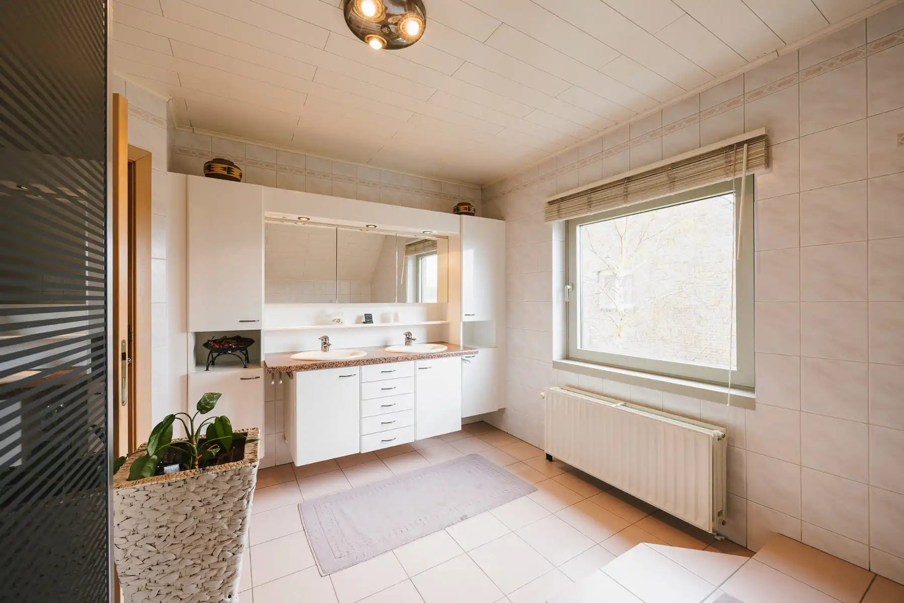 Ruime, instapklare woning met mooie tuin in groene omgeving foto 20