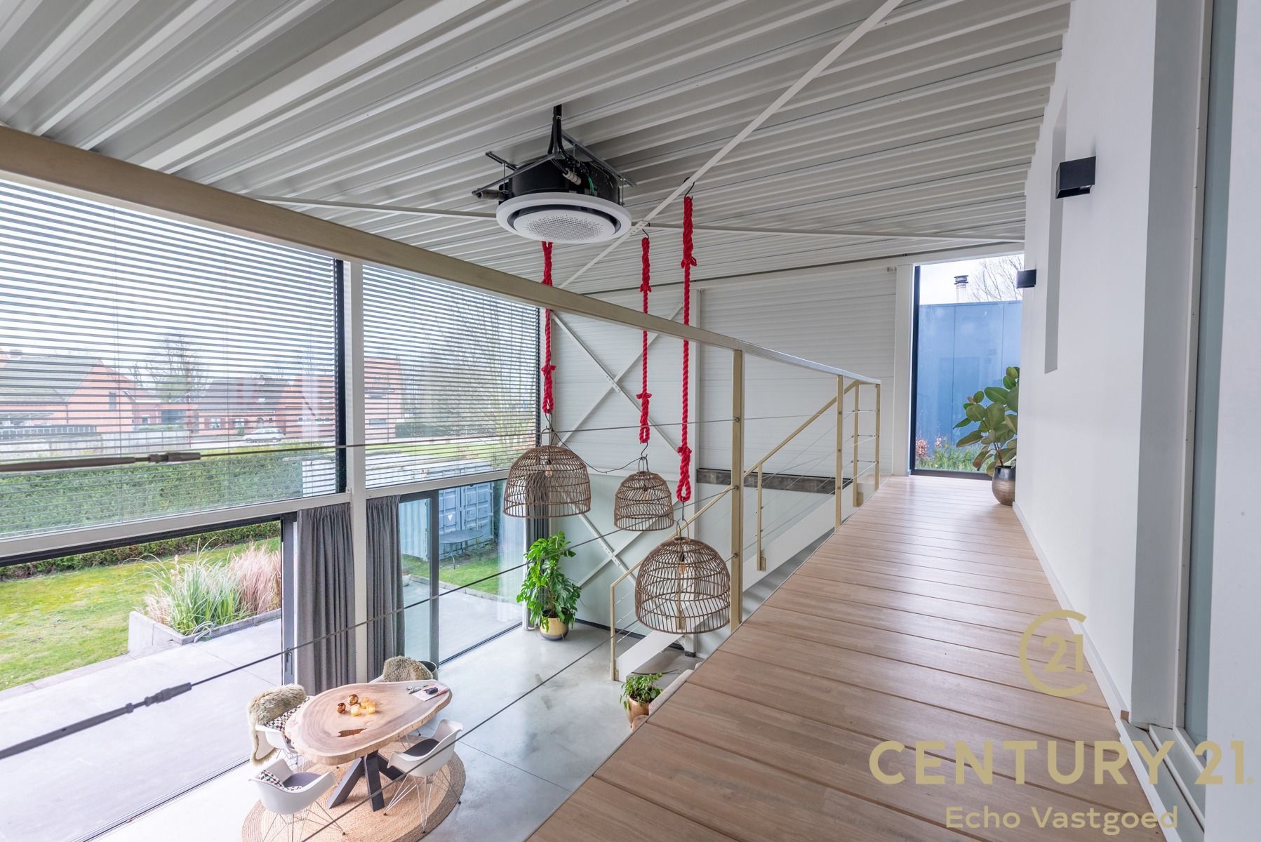 Unieke energiezuinige Loft-Stijl villa aan het water foto 14