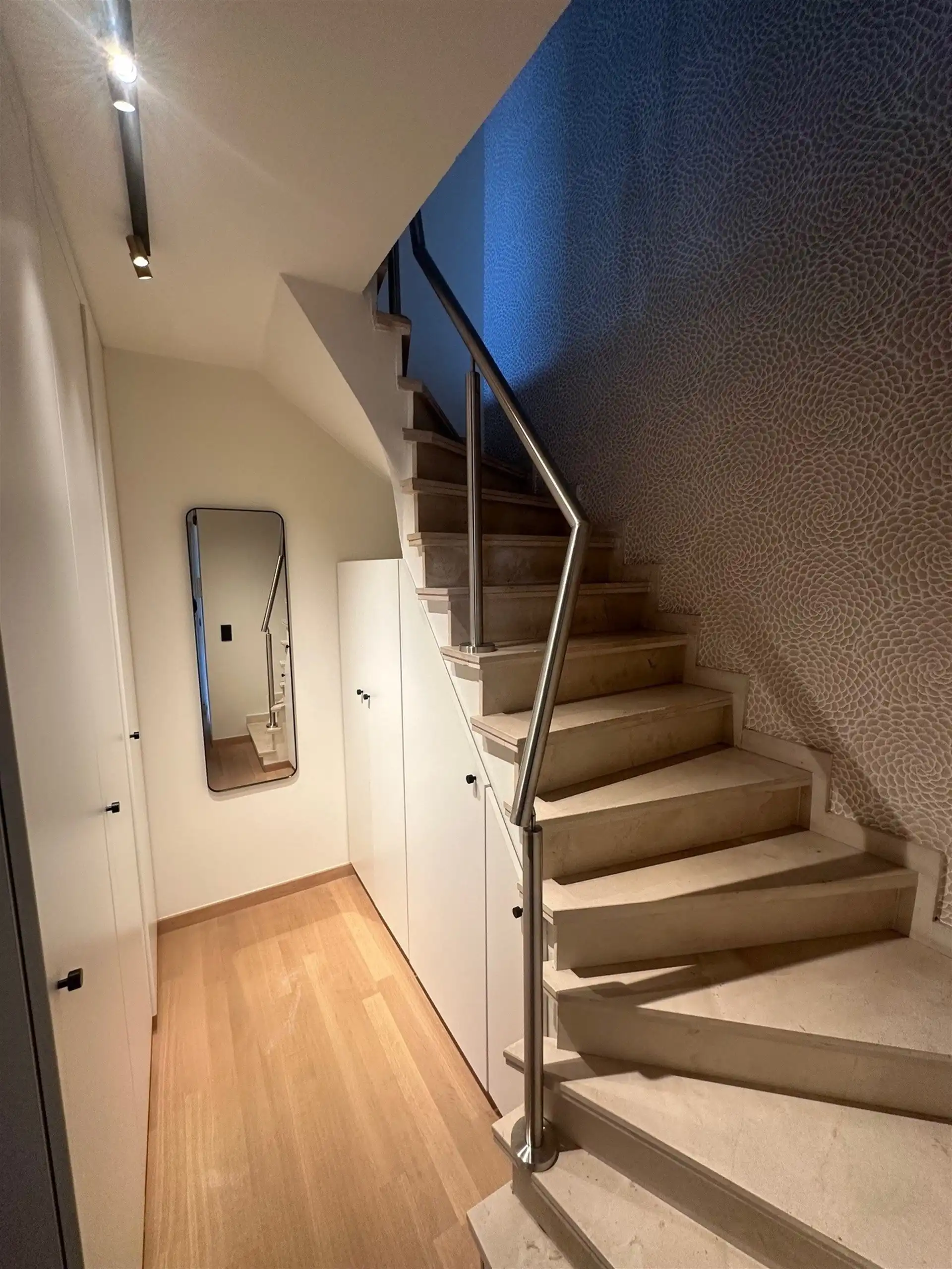 Ruim duplex-appartement met 3 slaapkamers en 2 autostaanplaatsen foto 9