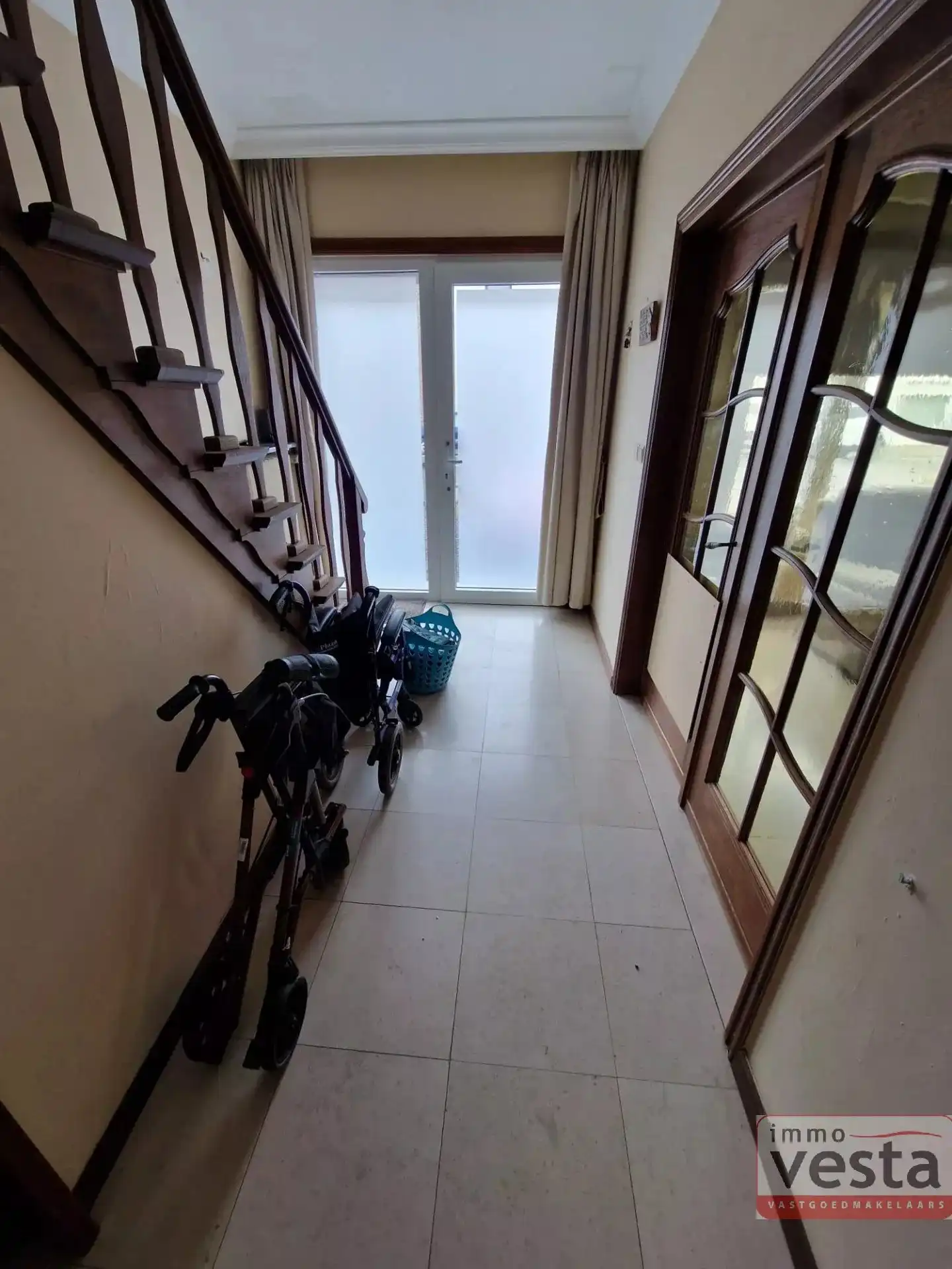 Woning met 2 slaapkamers, garage en tuin foto 2