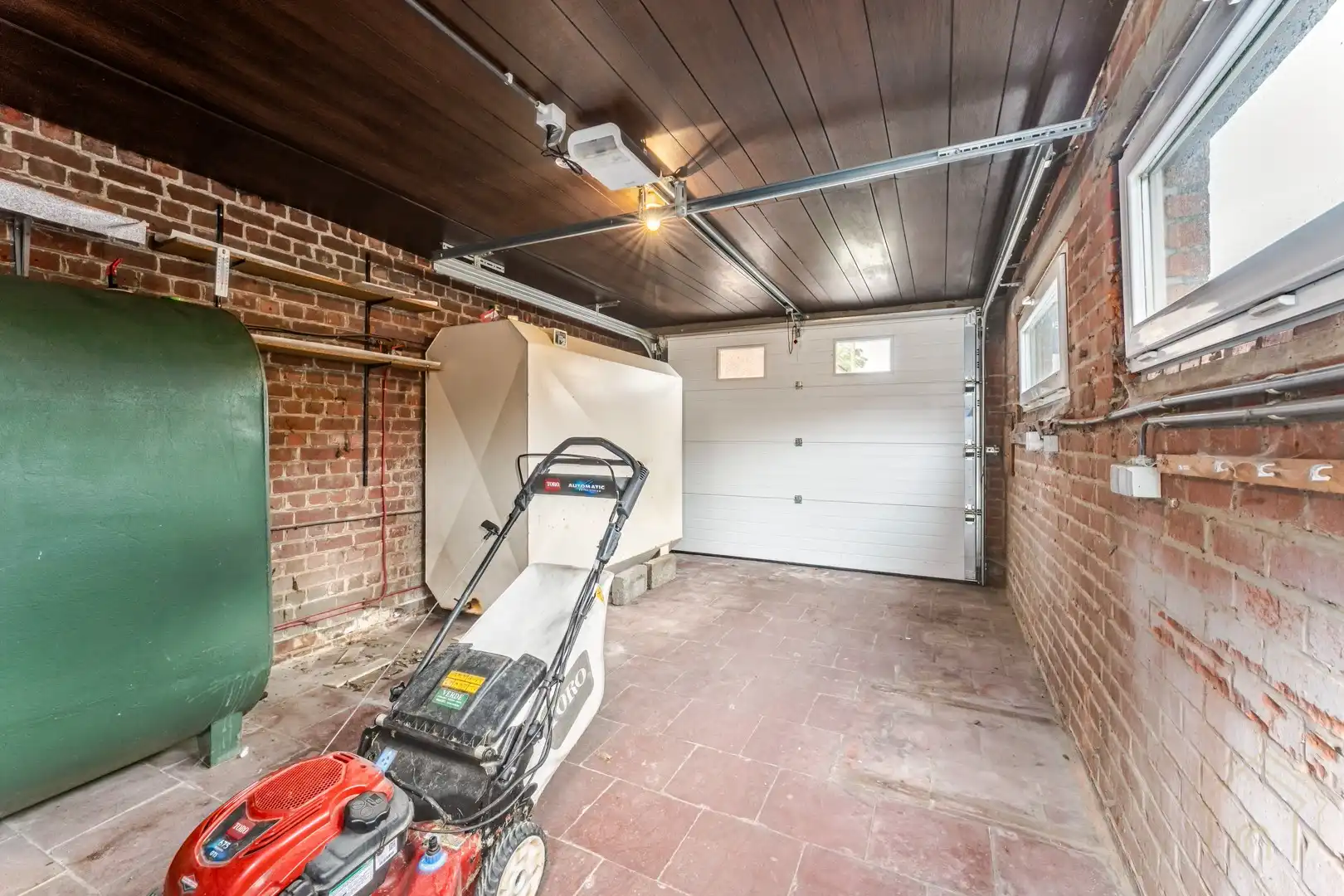 Halfopen renovatieproject met veel potentieel en diepe tuin met uitweg foto 19