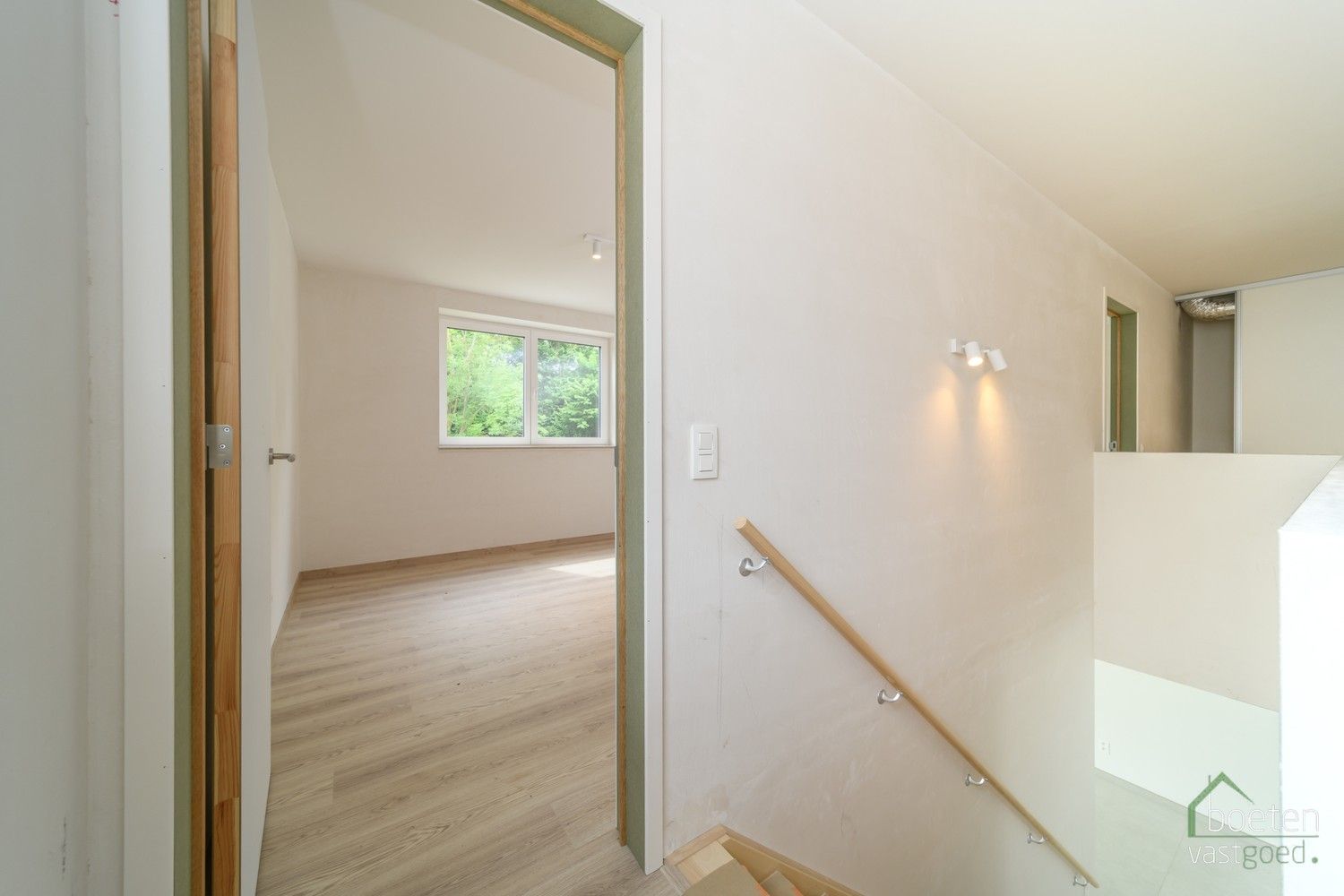 Koksijde/Sint-Idesbald: Energiezuinige en kwalitatief afgewerkte nieuwbouwwoning met 3 slaapkamers, carport en gezellig tuintje op 317m² grondopp. foto 13