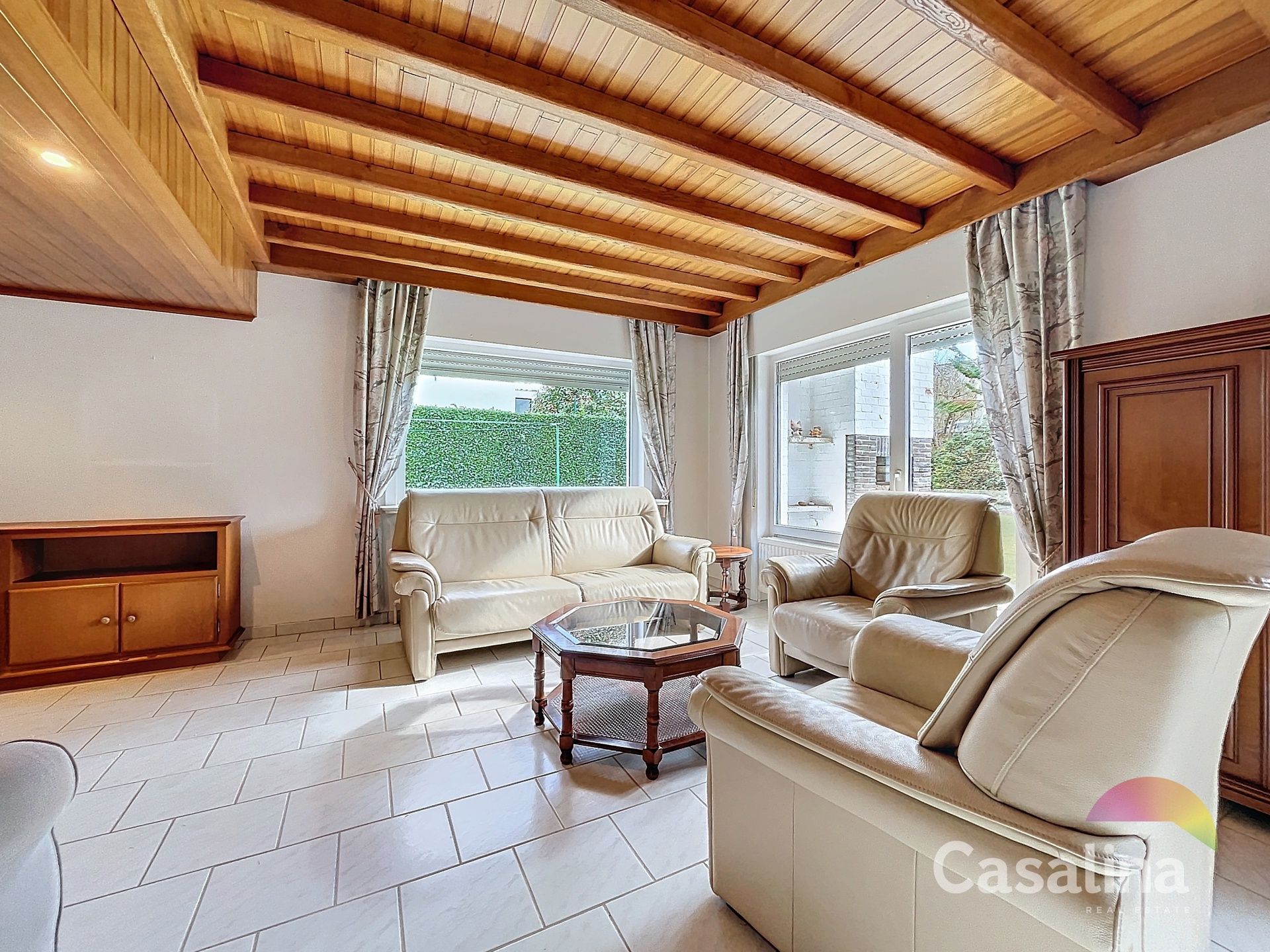 Charmante bungalow met potentieel op toplocatie!  foto 2