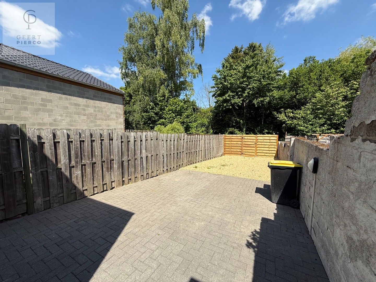Knap gerenoveerd appartementsgebouw foto 17