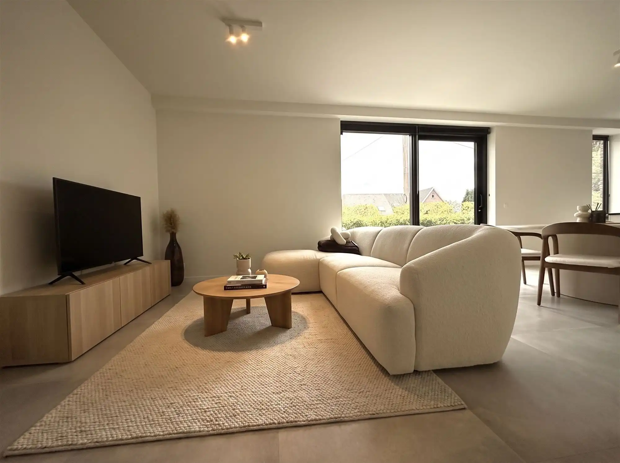 Instapklaar GELIJKVLOERS-APPARTEMENT met 2 slaapkamers, terras en ondergrondse autostaanplaats (1) & -kelder  foto 3