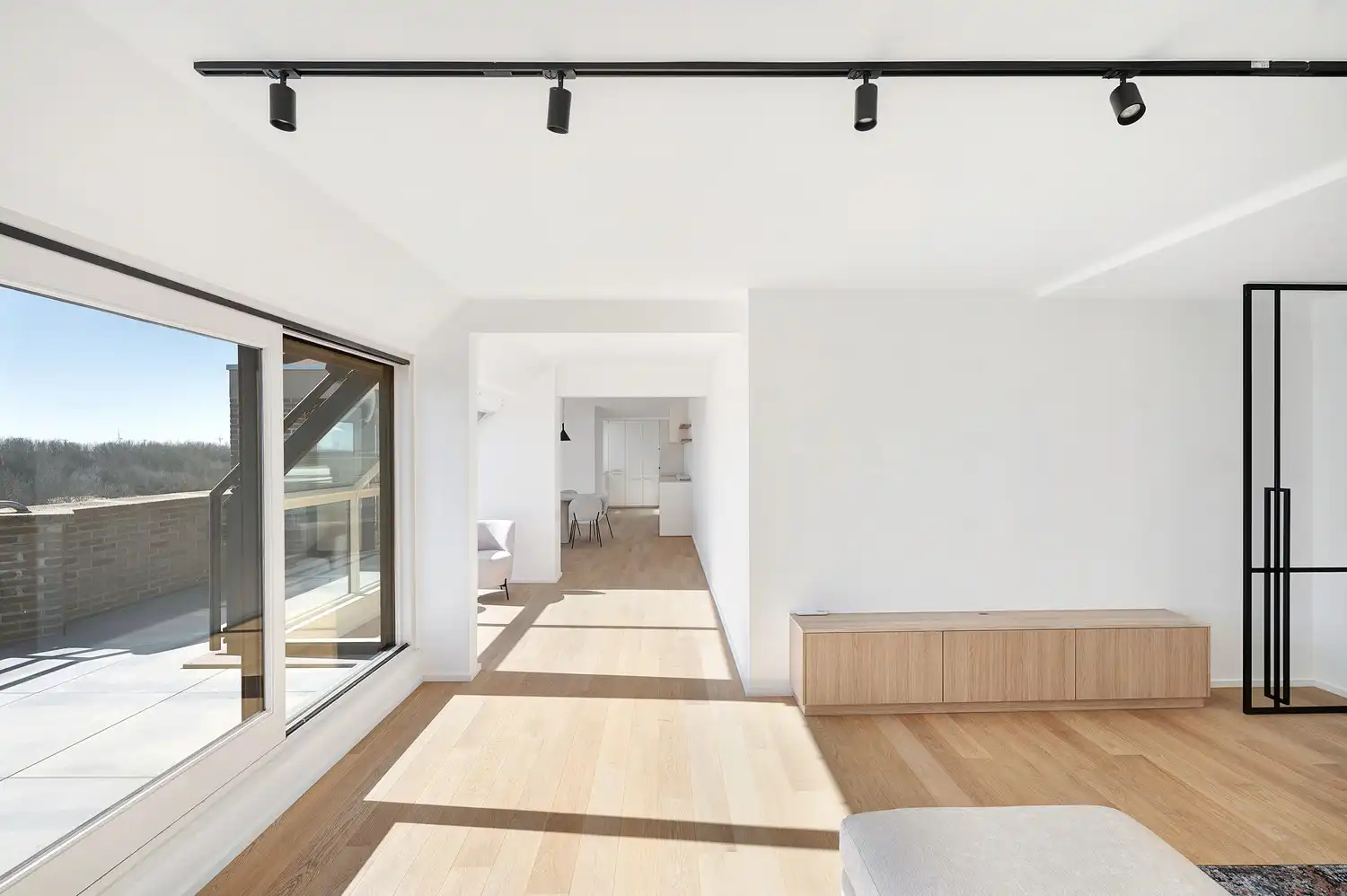 Uitzonderlijk duplex appartement met 4 slaapkamers en groot terras net achter de Zeedijk in Duinbergen foto 4