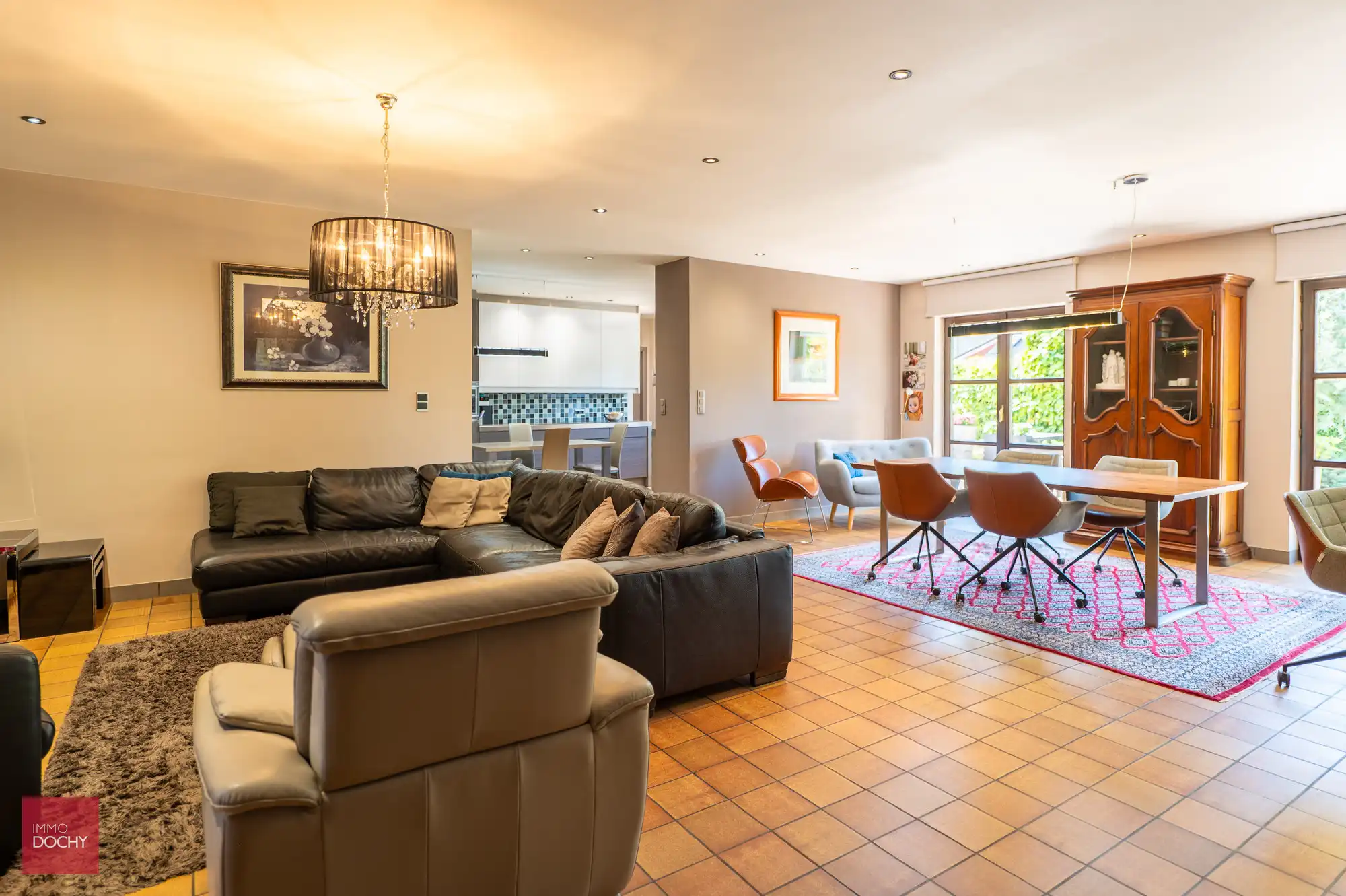 Zeer ruime en verzorgde praktijkwoning of cohousing foto 18