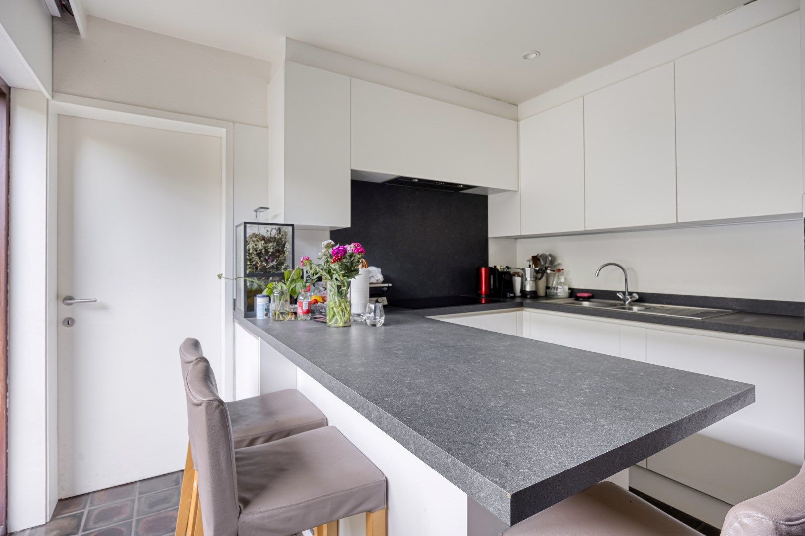 Gunstig gelegen instapklare woning op prachtig perceel van 10a88 ! foto 10