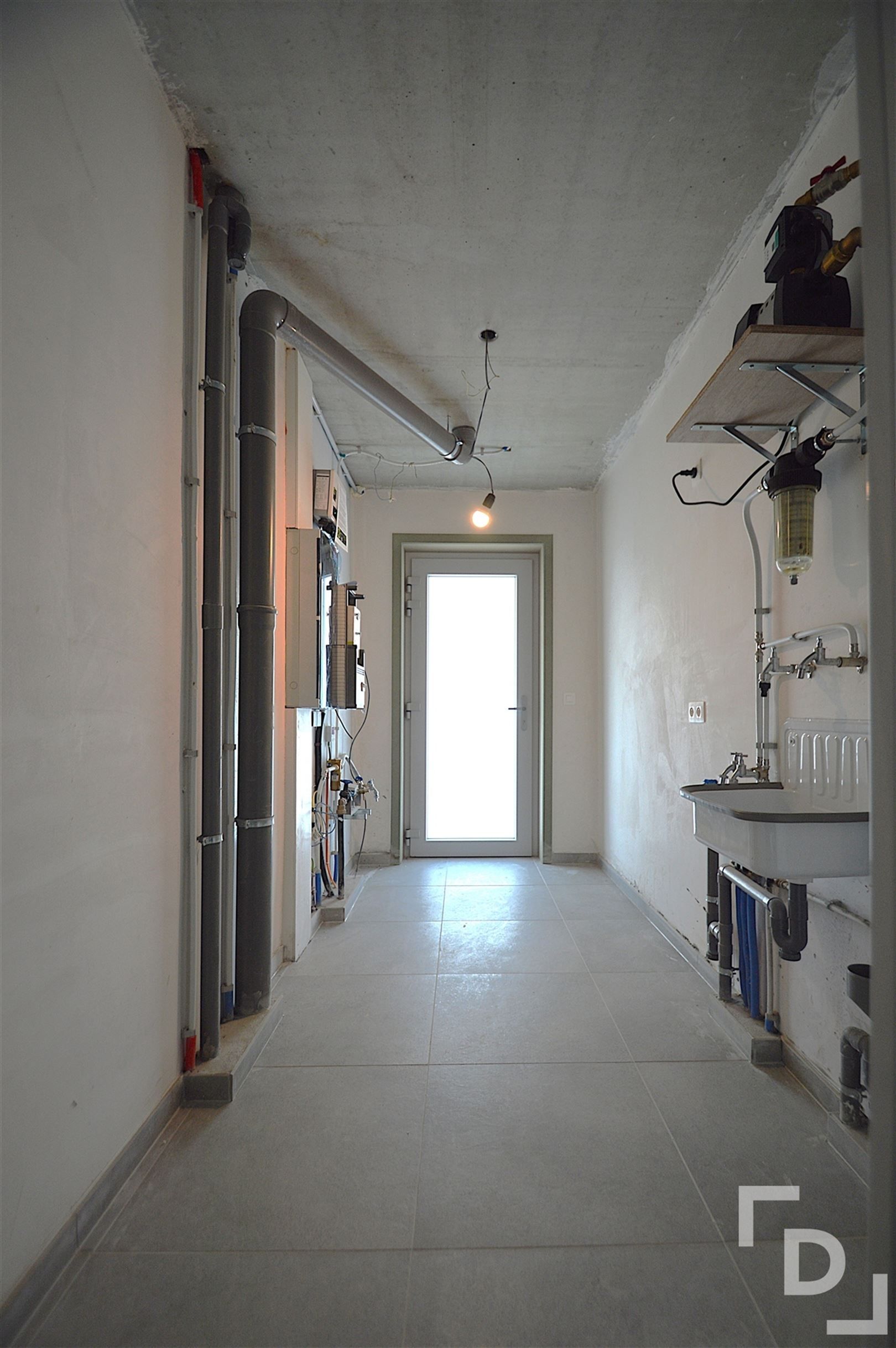 Nieuwbouwwoning met carport te huur in Wijtschate. foto 11